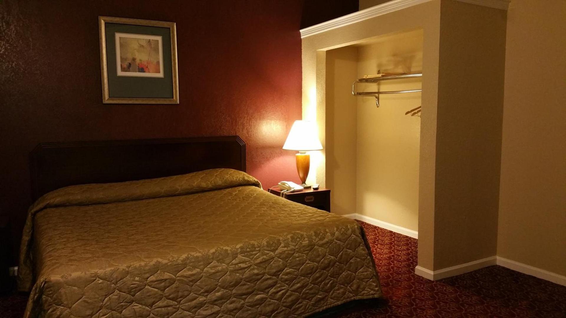 Executive Inn and Suites Waxahachie photo 6