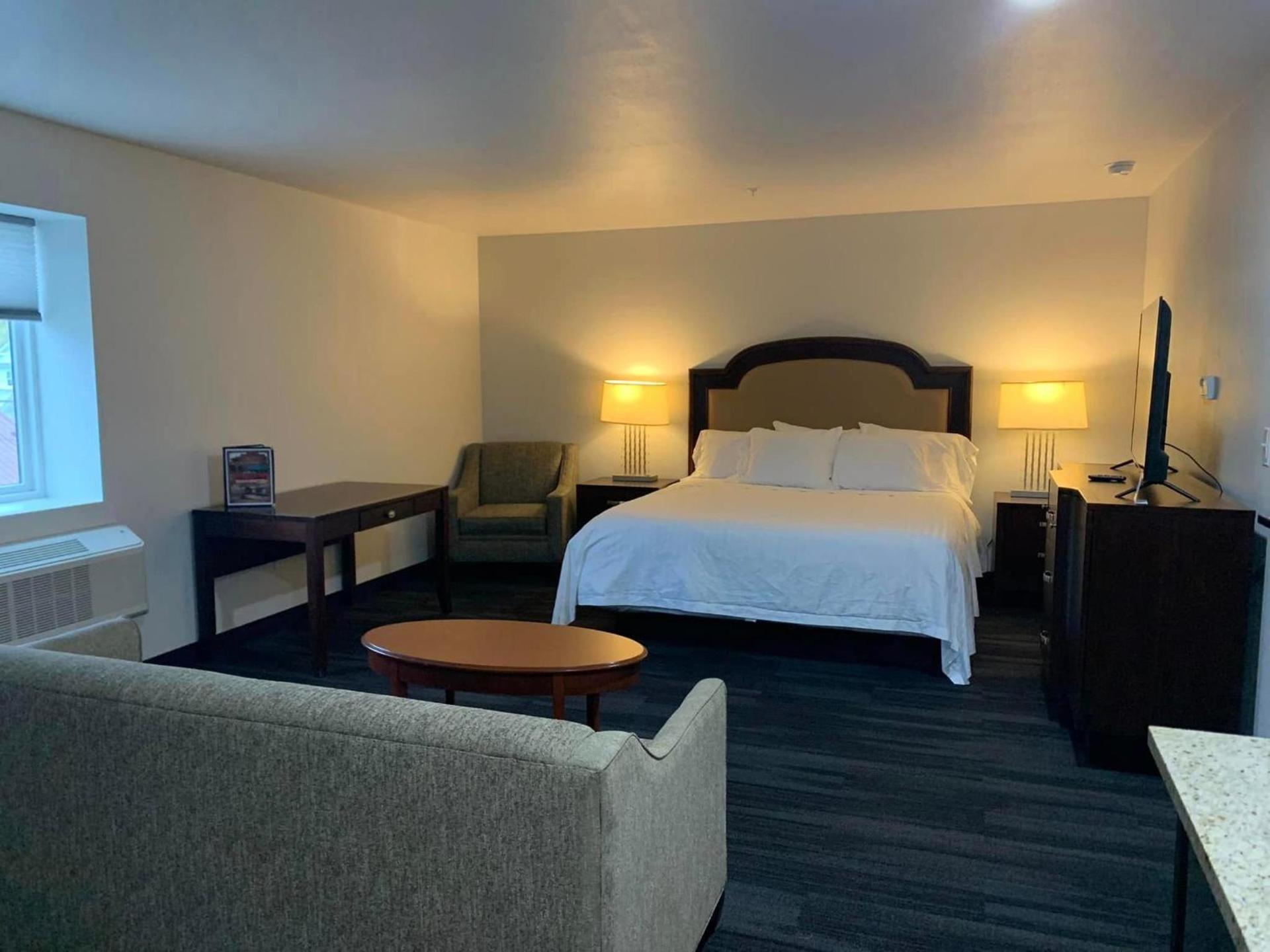 Elker Inn & Suites photo 8