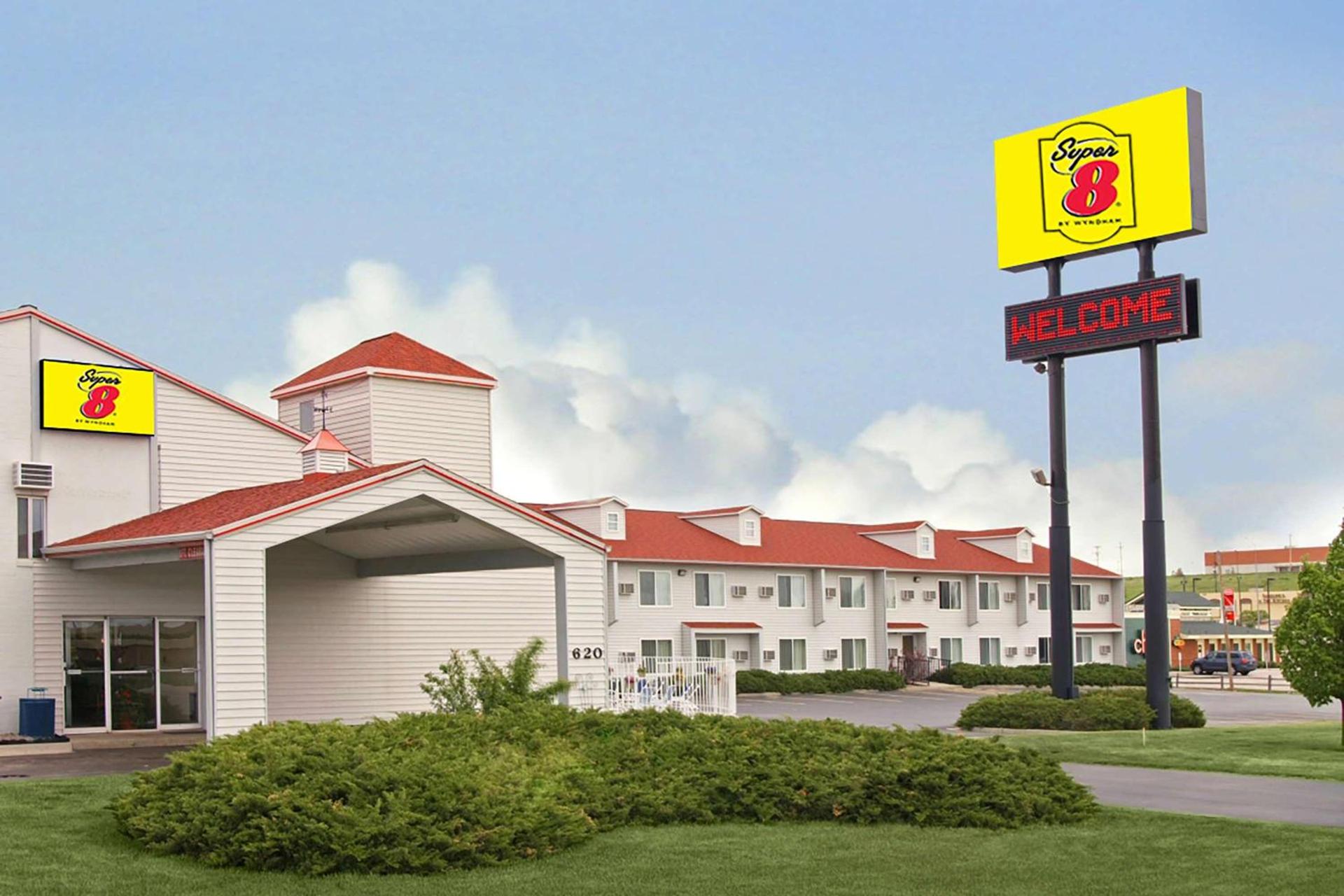 Super 8 by Wyndham Rapid City — hotel in Rapid City