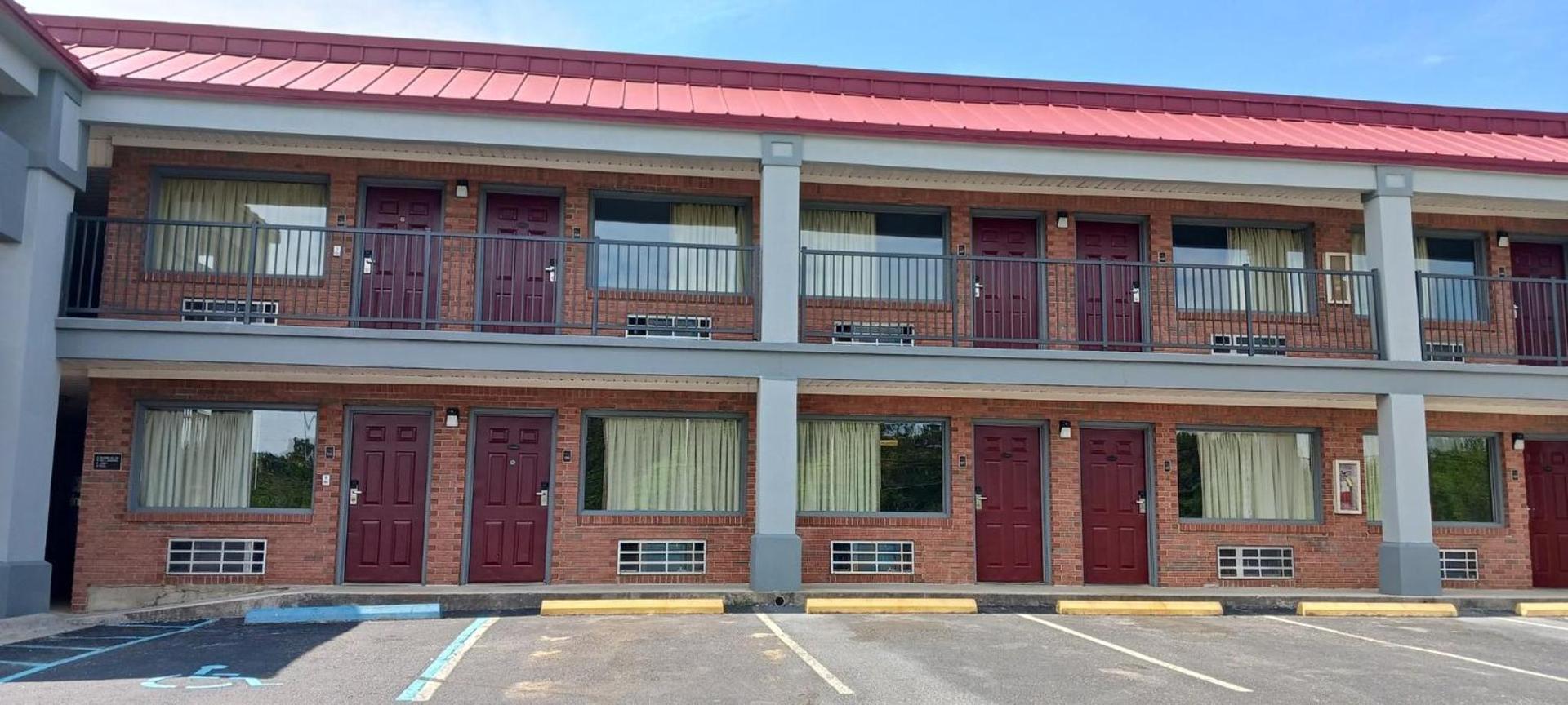 Red Roof Inn & Suites Scottsboro photo 4