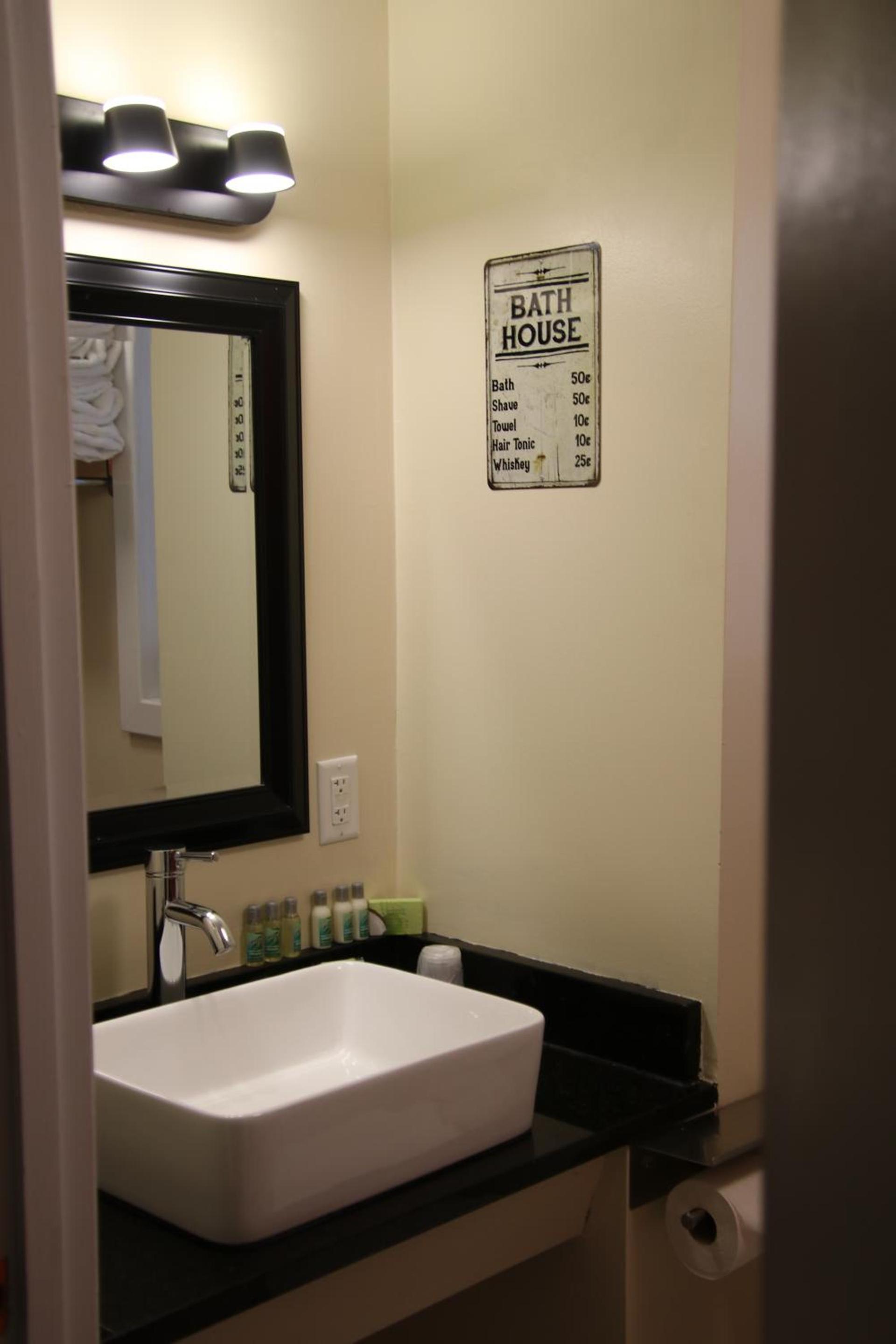 Townhouse Motel photo 26