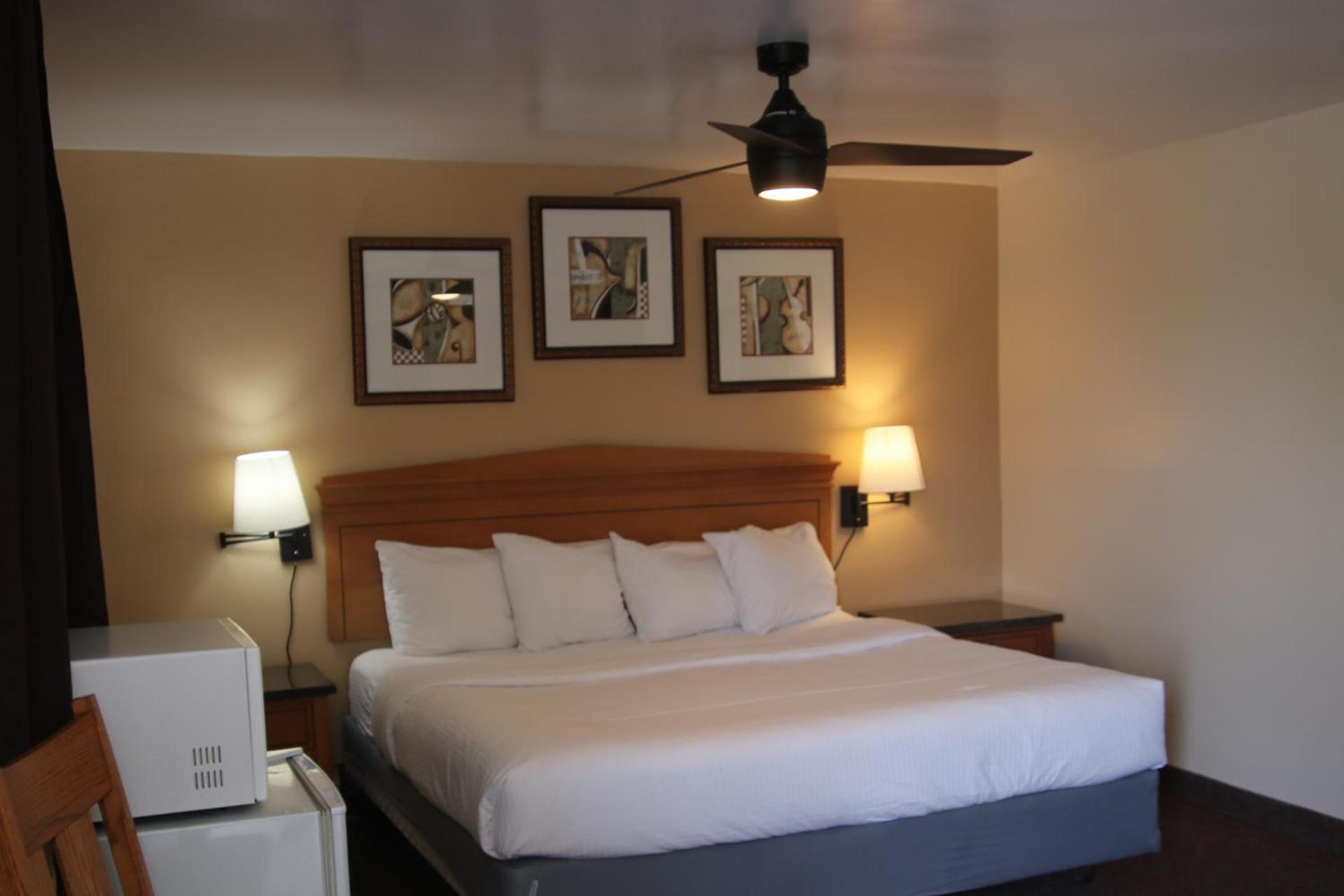 Townhouse Motel photo 28