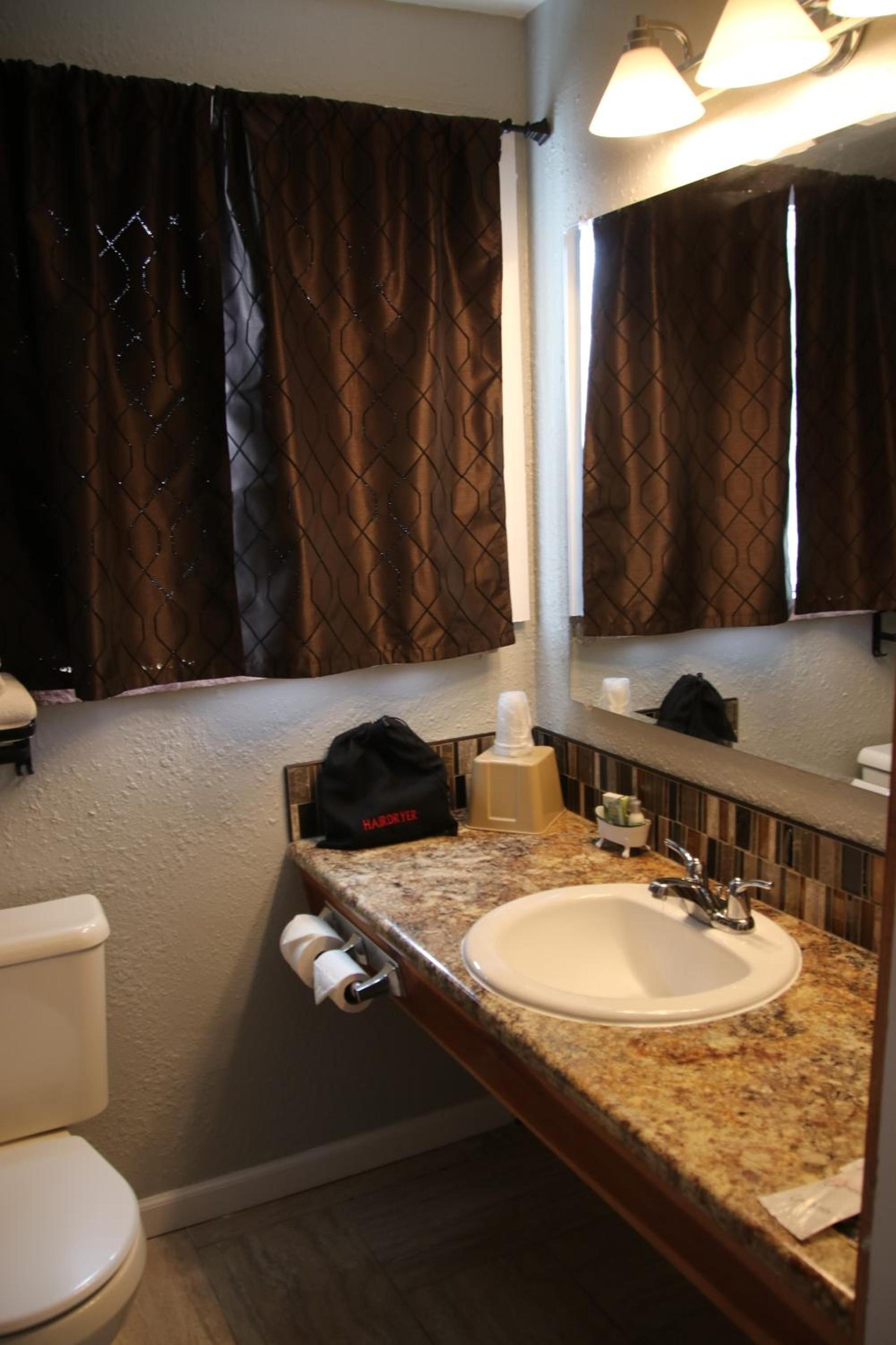 Townhouse Motel photo 31