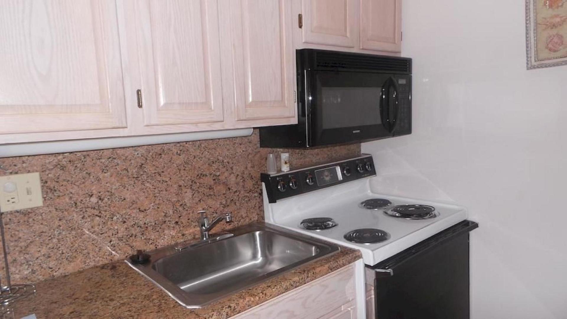 Watson's Regency Suites photo 41