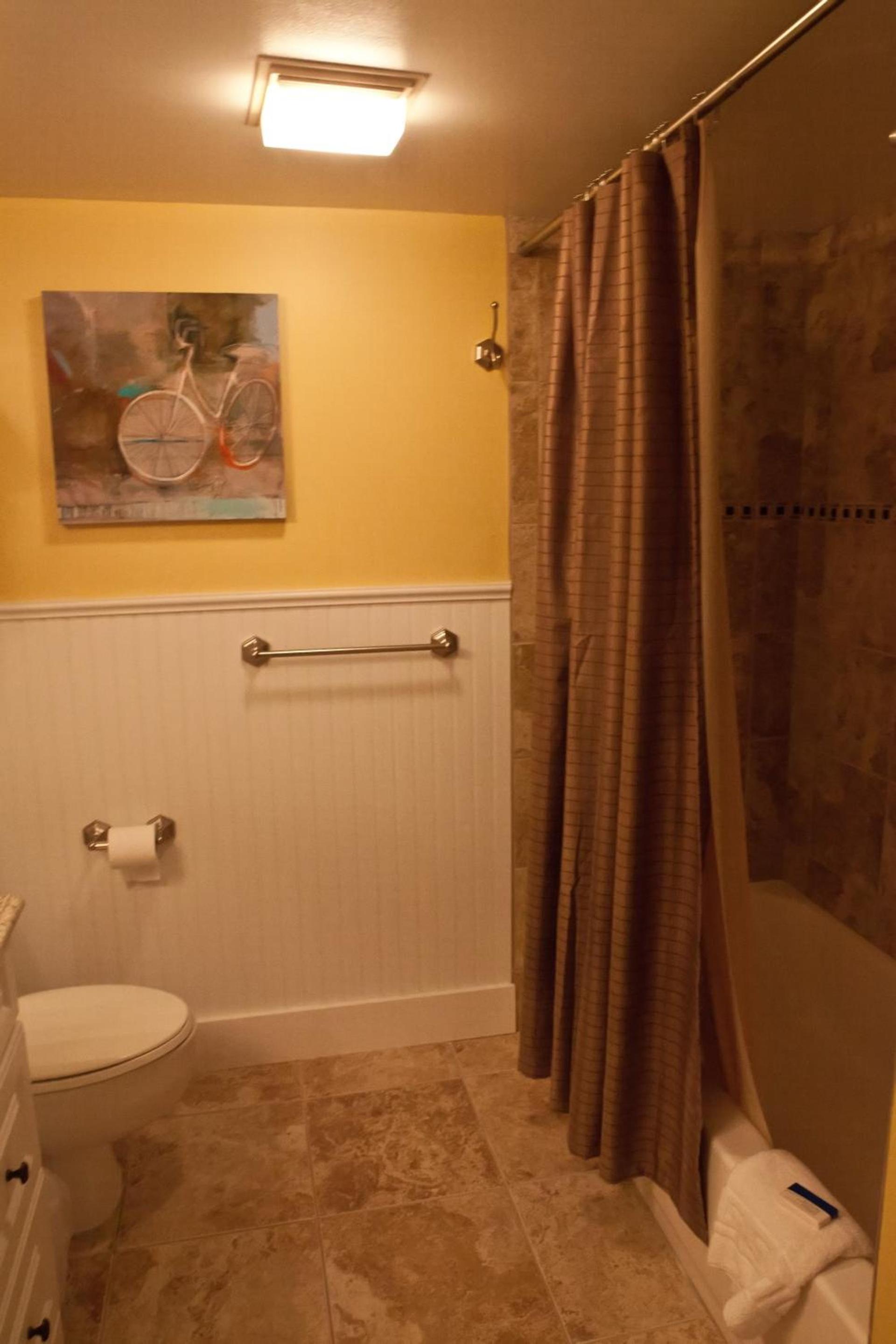 Watson's Regency Suites photo 9