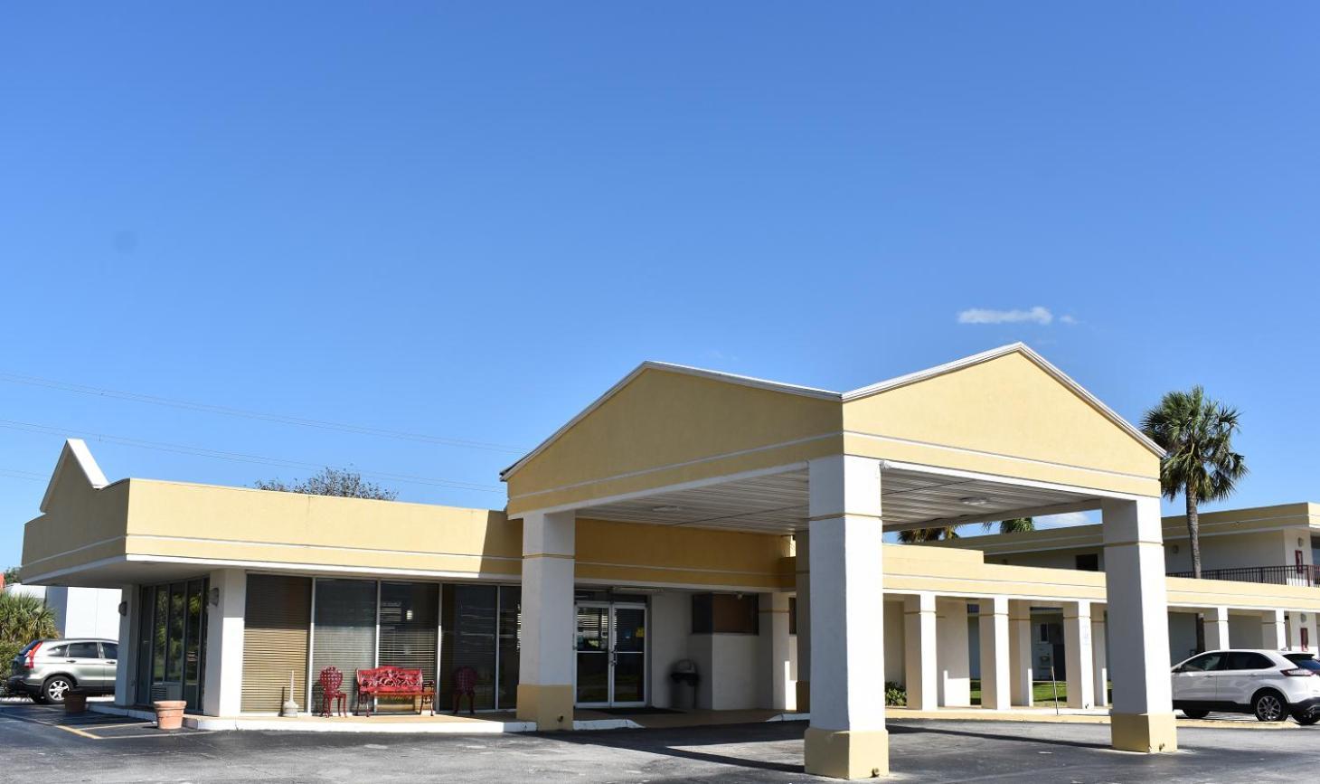 Super 8 by Wyndham Ocala I-75 photo 57