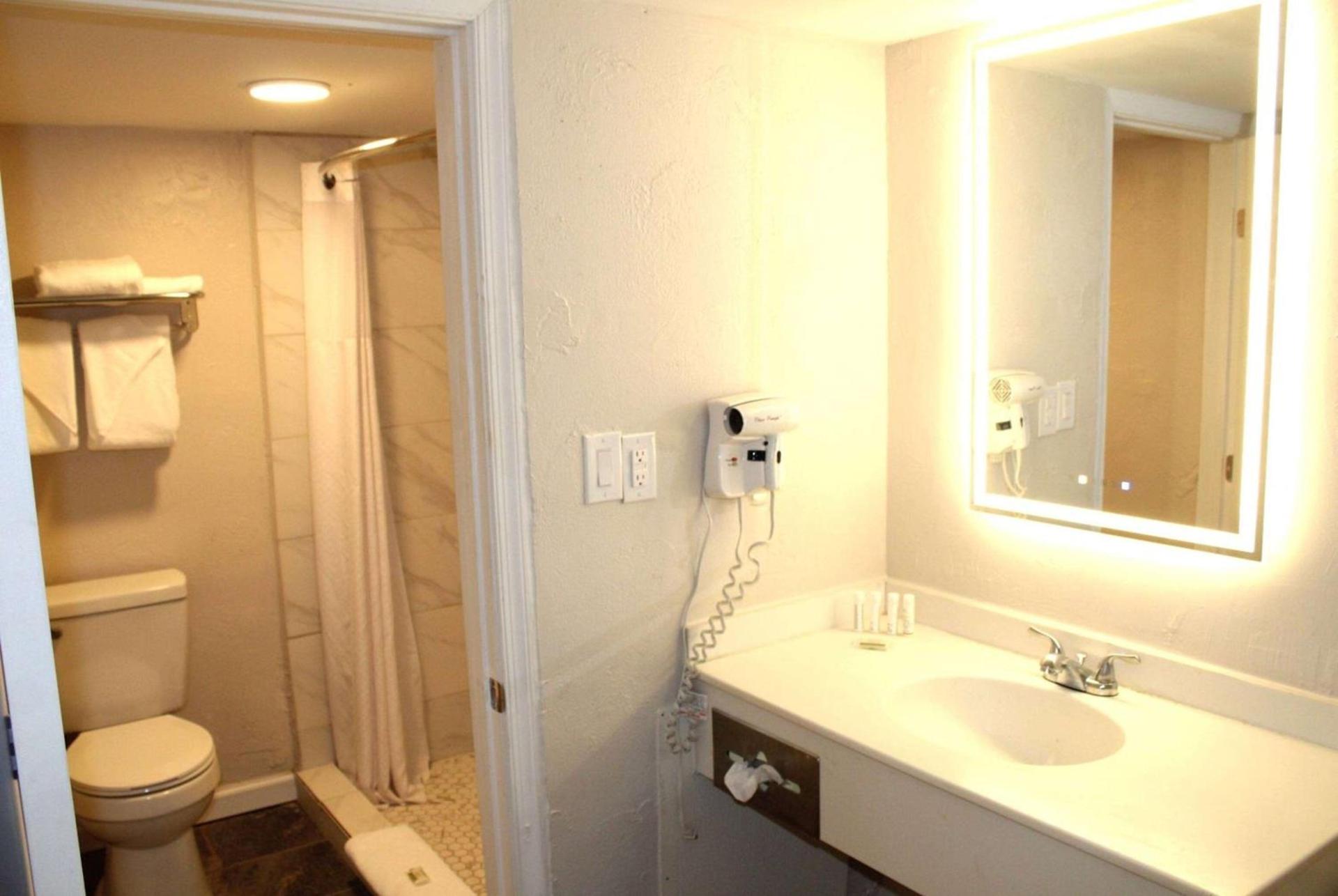 Baymont by Wyndham Front Royal Near Shenandoah National Park photo 19