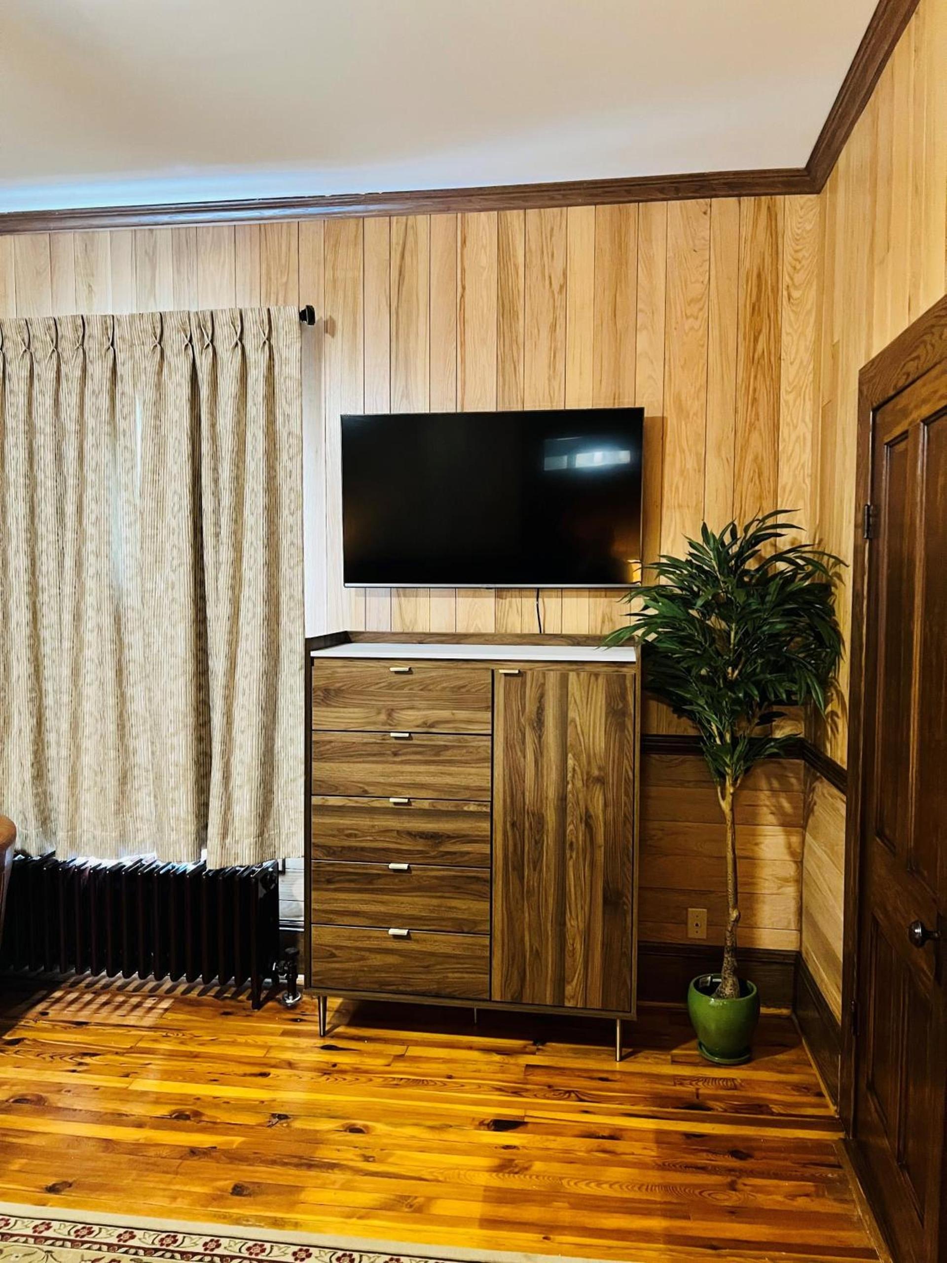 Monterey Inn photo 43