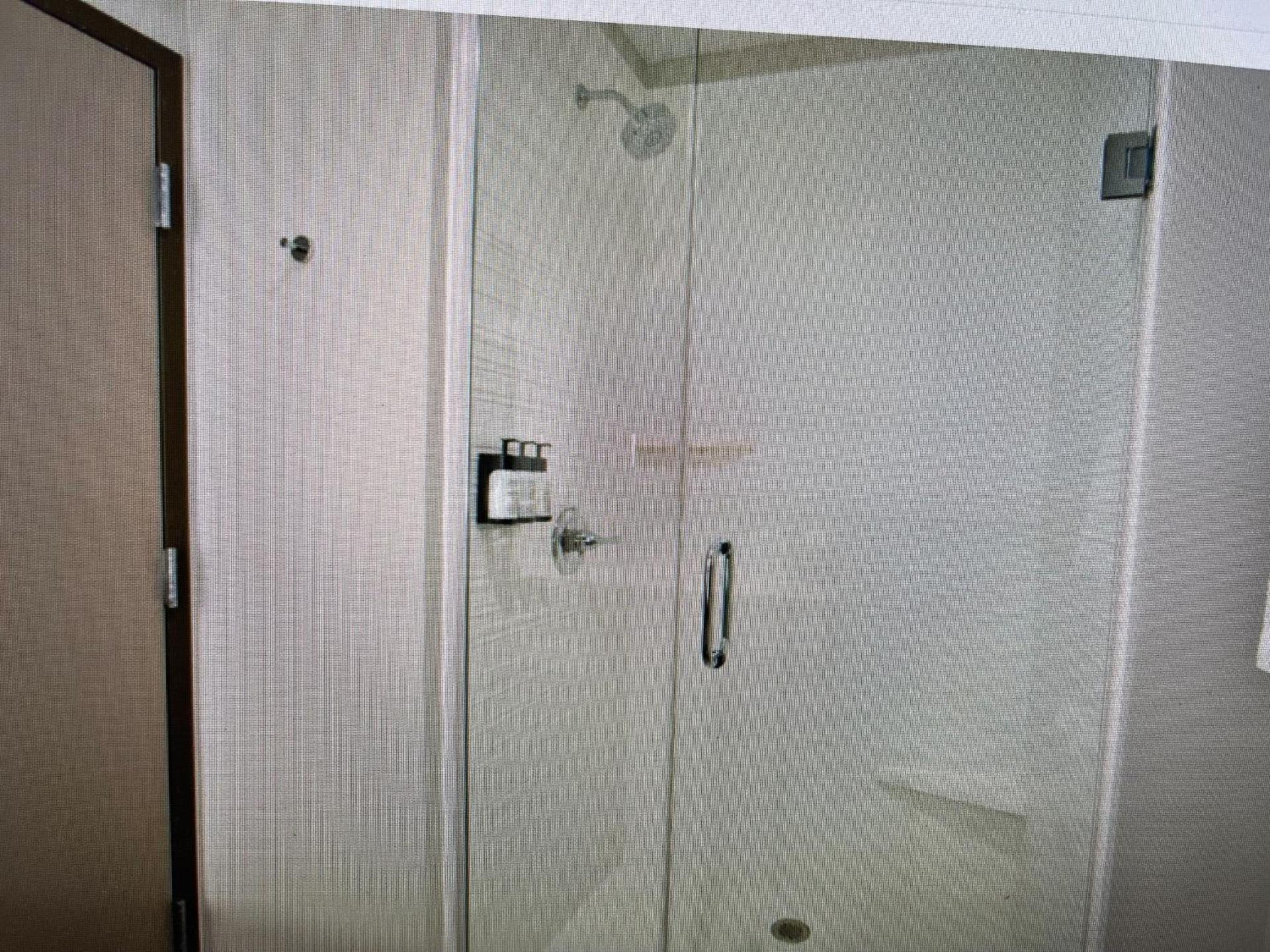 avid hotels - Detroit - Warren by IHG photo 3