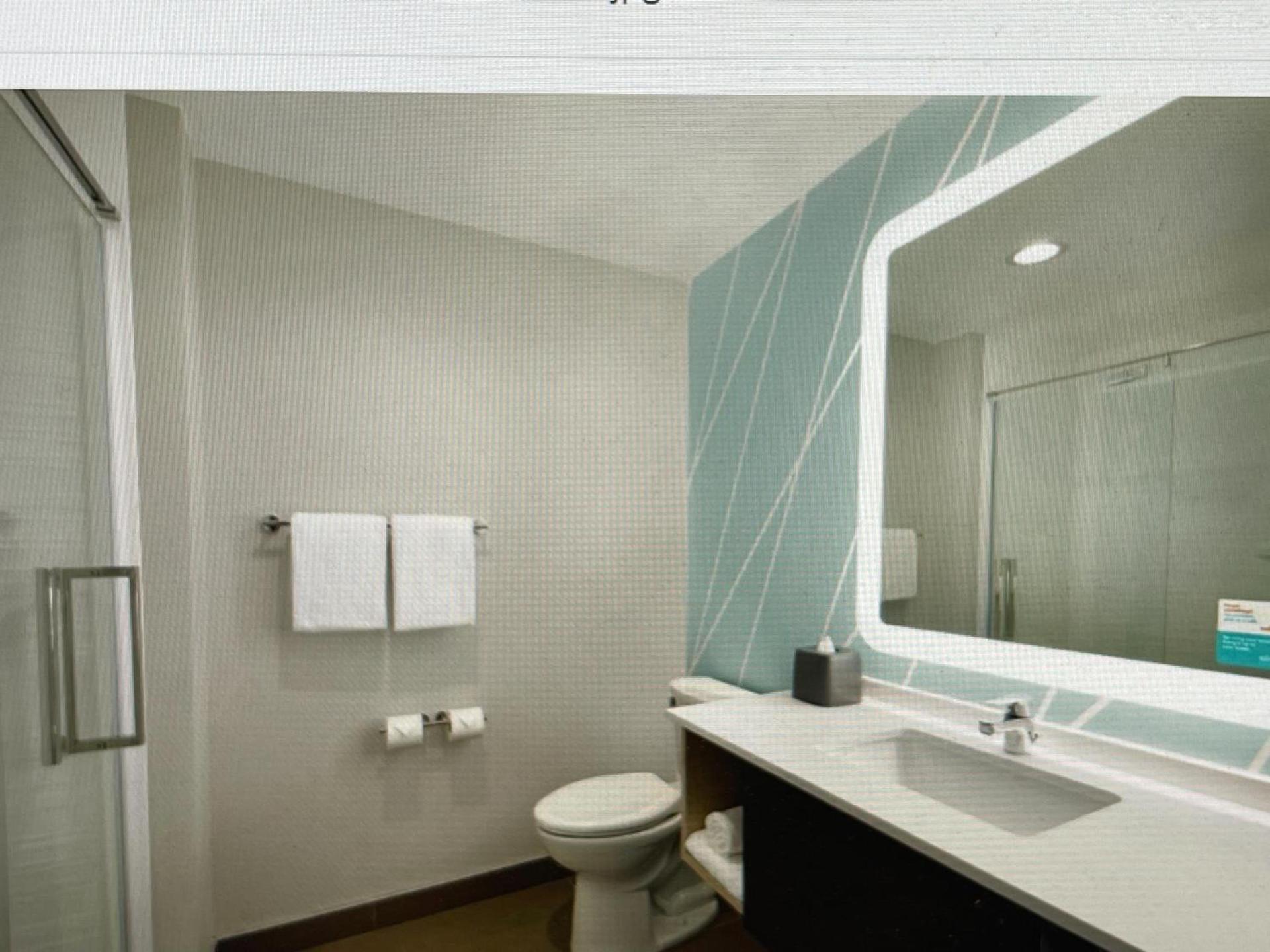 avid hotels - Detroit - Warren by IHG photo 11