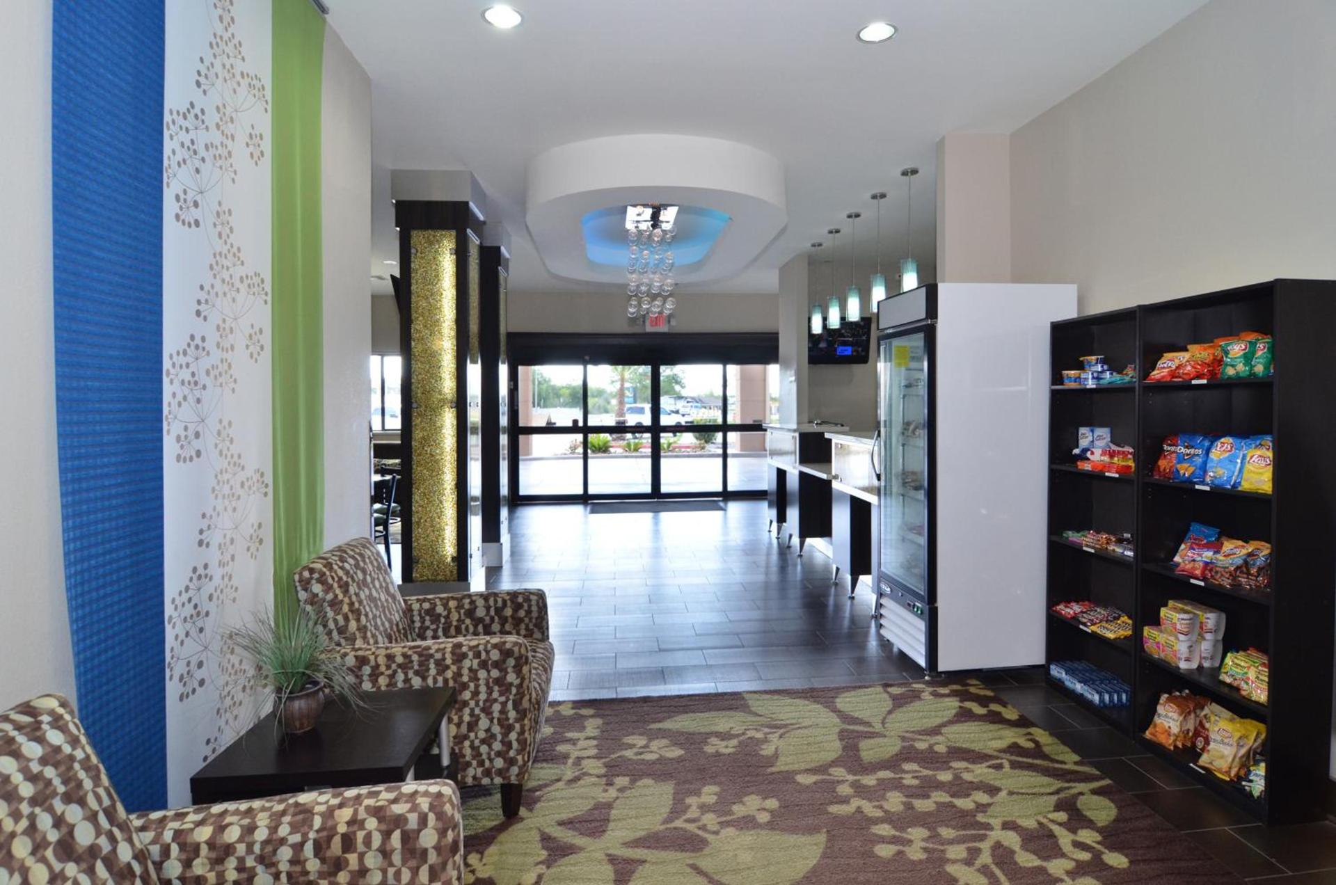 Quality Inn & Suites Kenedy - Karnes City photo 4