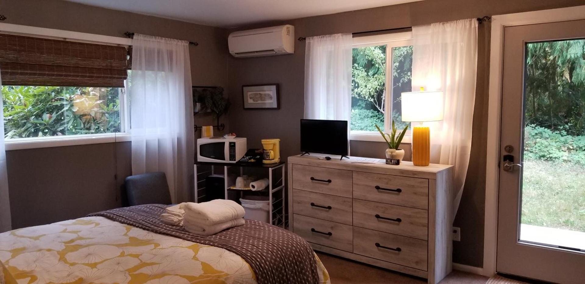 Creekside Bed and Breakfast Guest Room photo 5