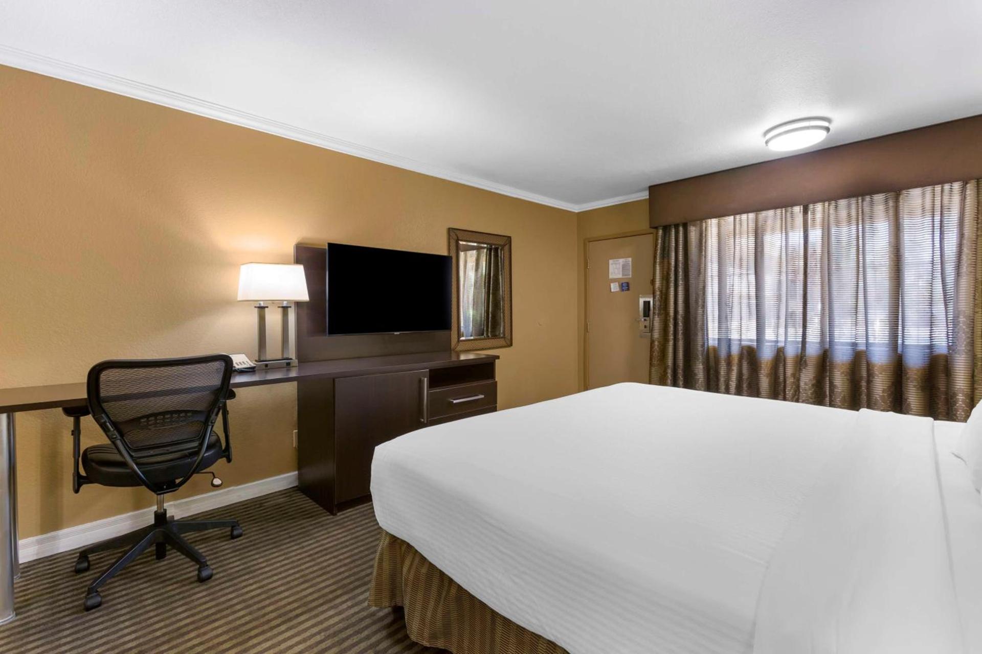 Royal Sun Hotel & Suites photo 13