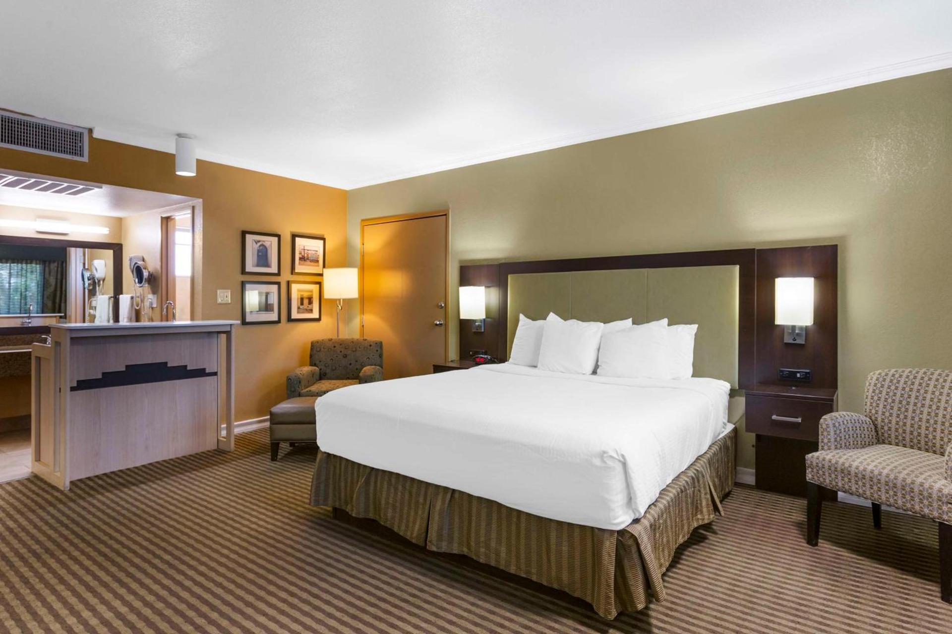 Royal Sun Hotel & Suites photo 11