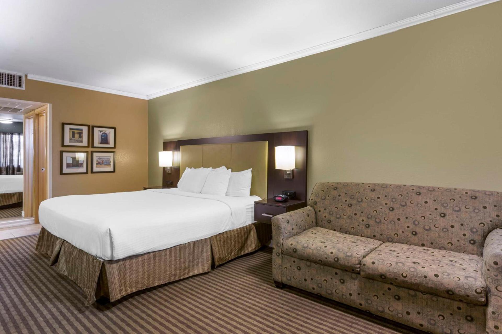 Royal Sun Hotel & Suites photo 4