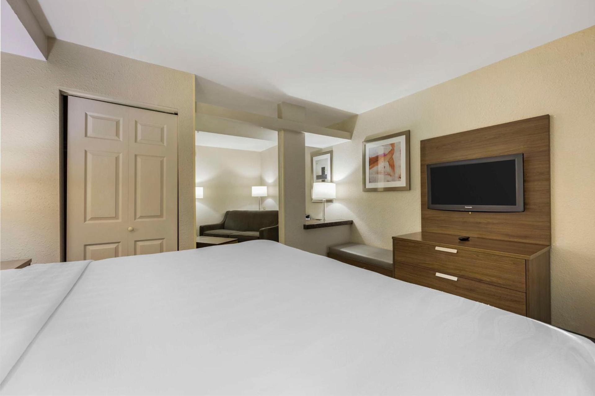 Best Western Plus Nashville Airport Hotel - BNA photo 14