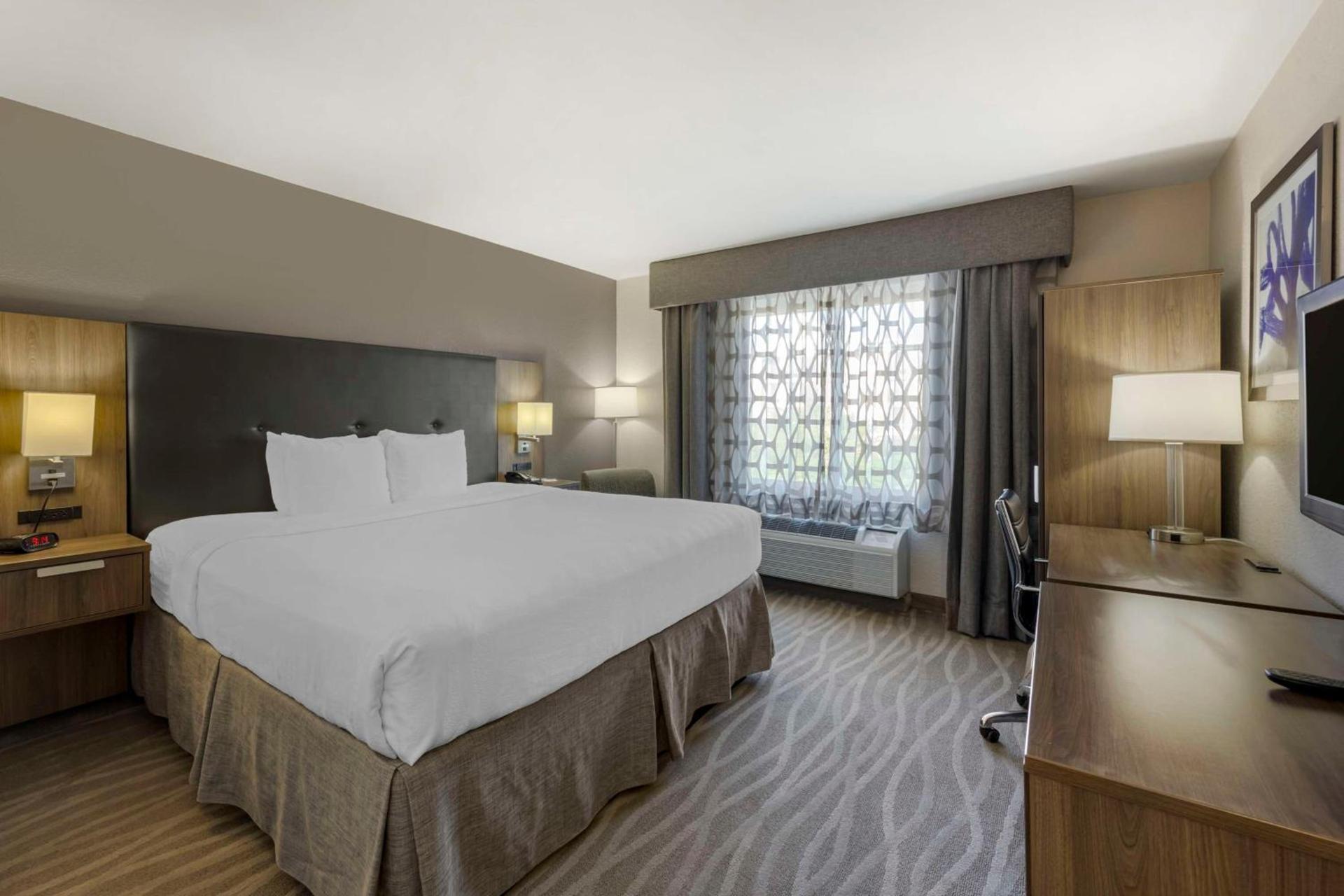 Best Western Plus Nashville Airport Hotel - BNA photo 4