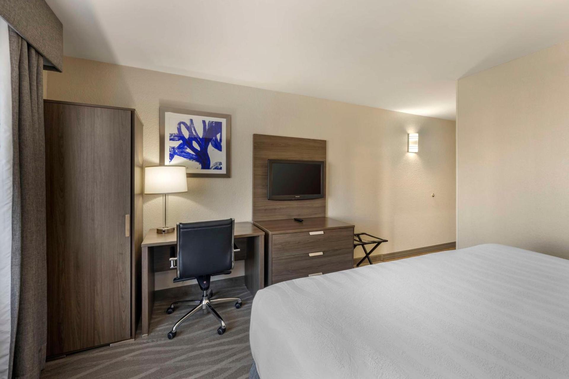 Best Western Plus Nashville Airport Hotel - BNA photo 17