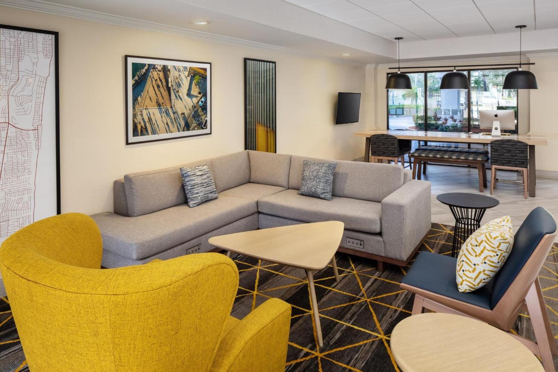 Holiday Inn & Suites Boca Raton - North photo 17
