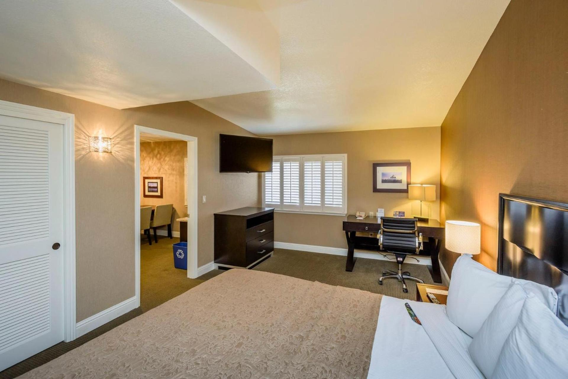 Lions Gate Hotel photo 15