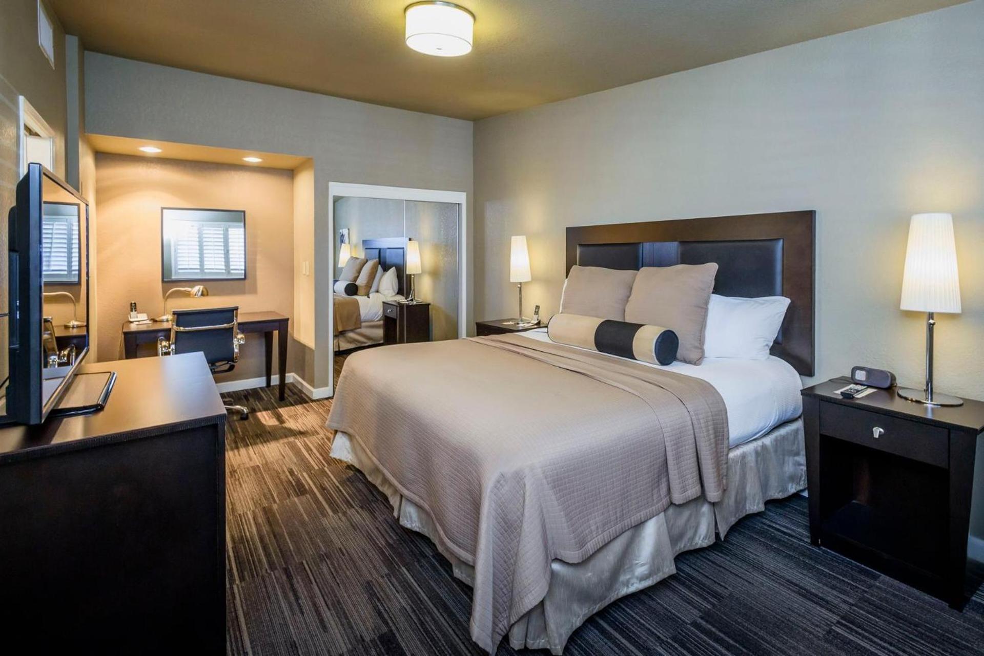 Lions Gate Hotel photo 16