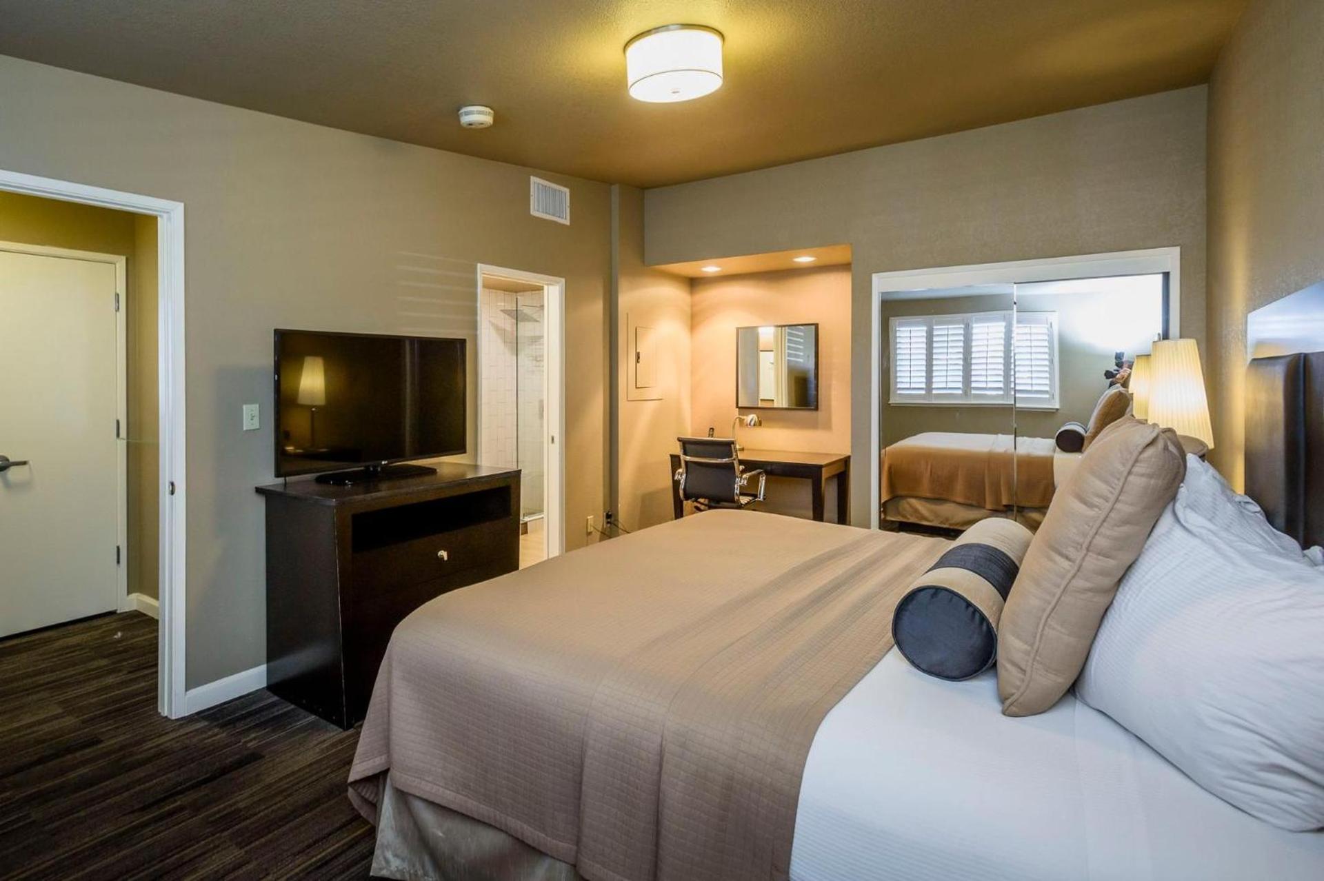 Lions Gate Hotel photo 17