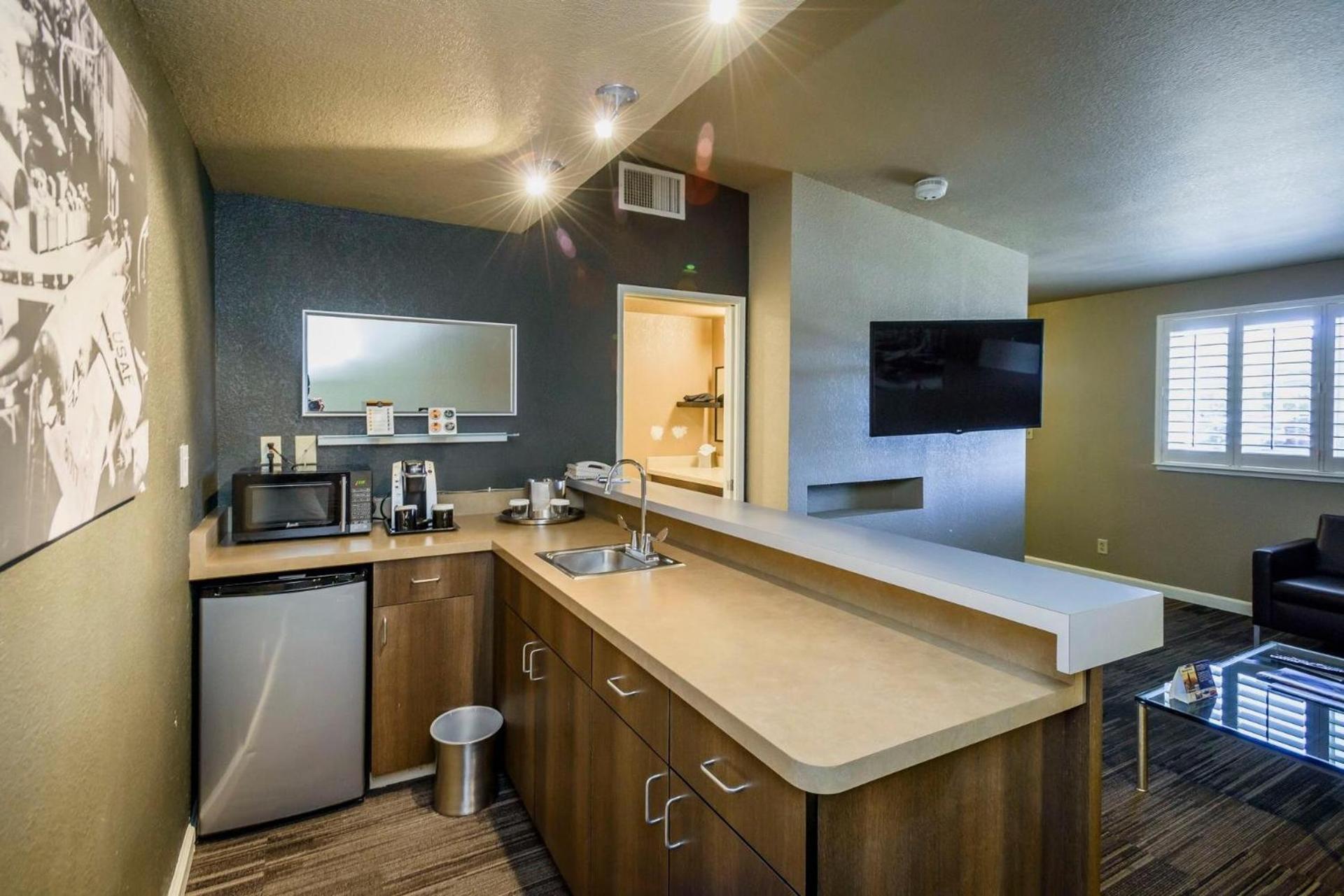 Lions Gate Hotel photo 18