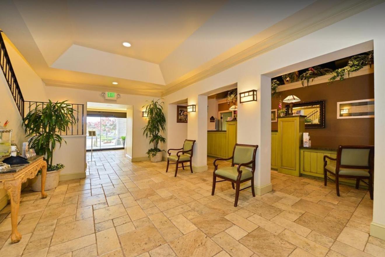 Lions Gate Hotel photo 34