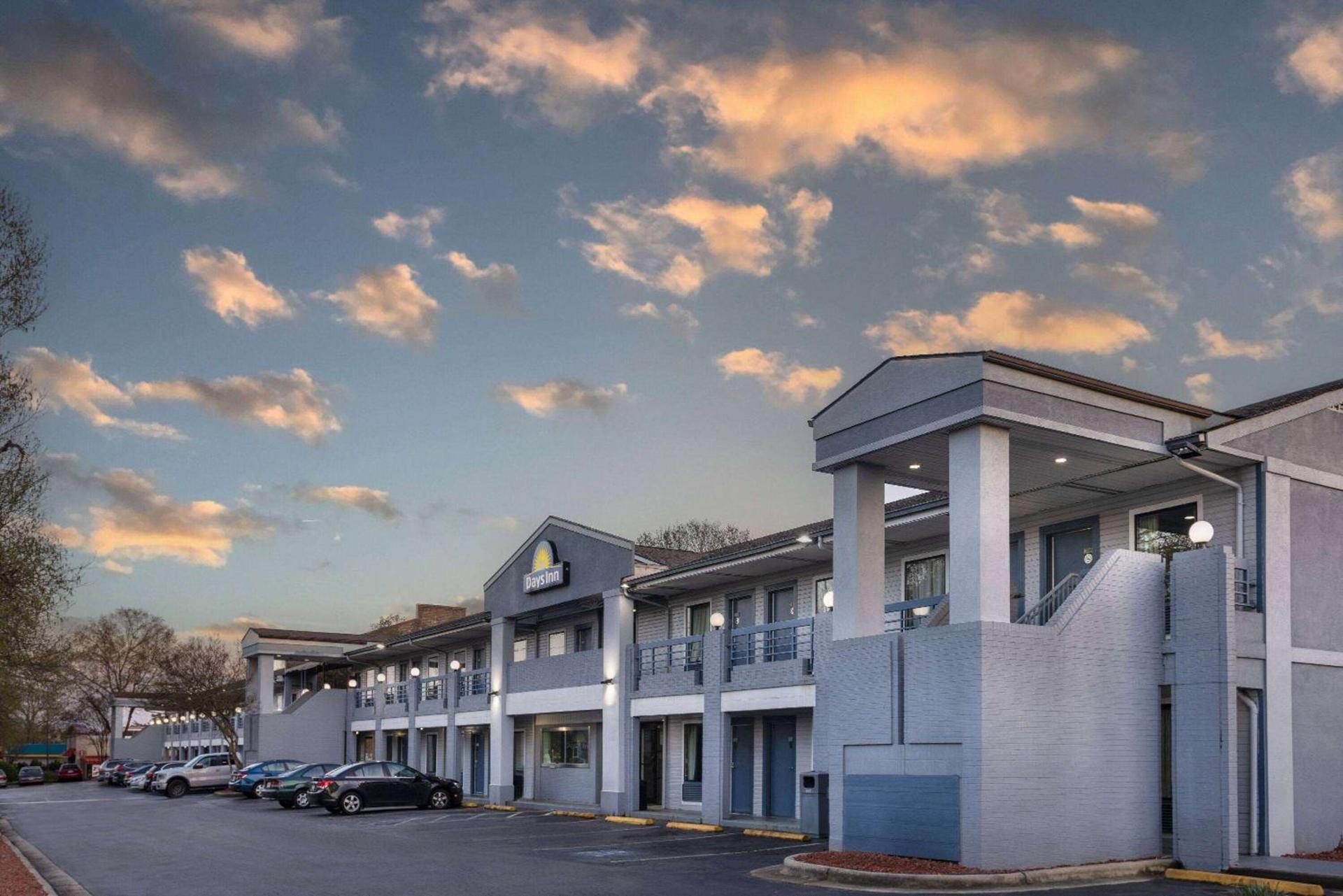 Days Inn by Wyndham Raleigh Glenwood-Crabtree photo 3