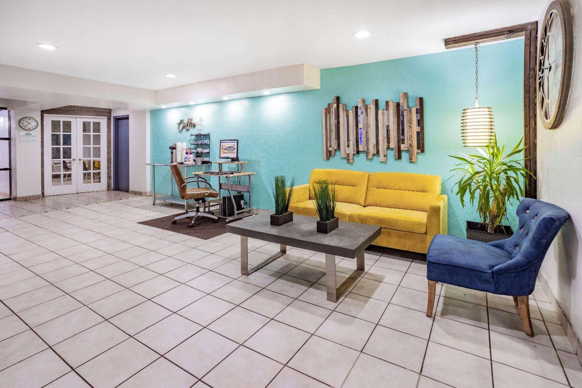 Days Inn by Wyndham Raleigh Glenwood-Crabtree photo 7