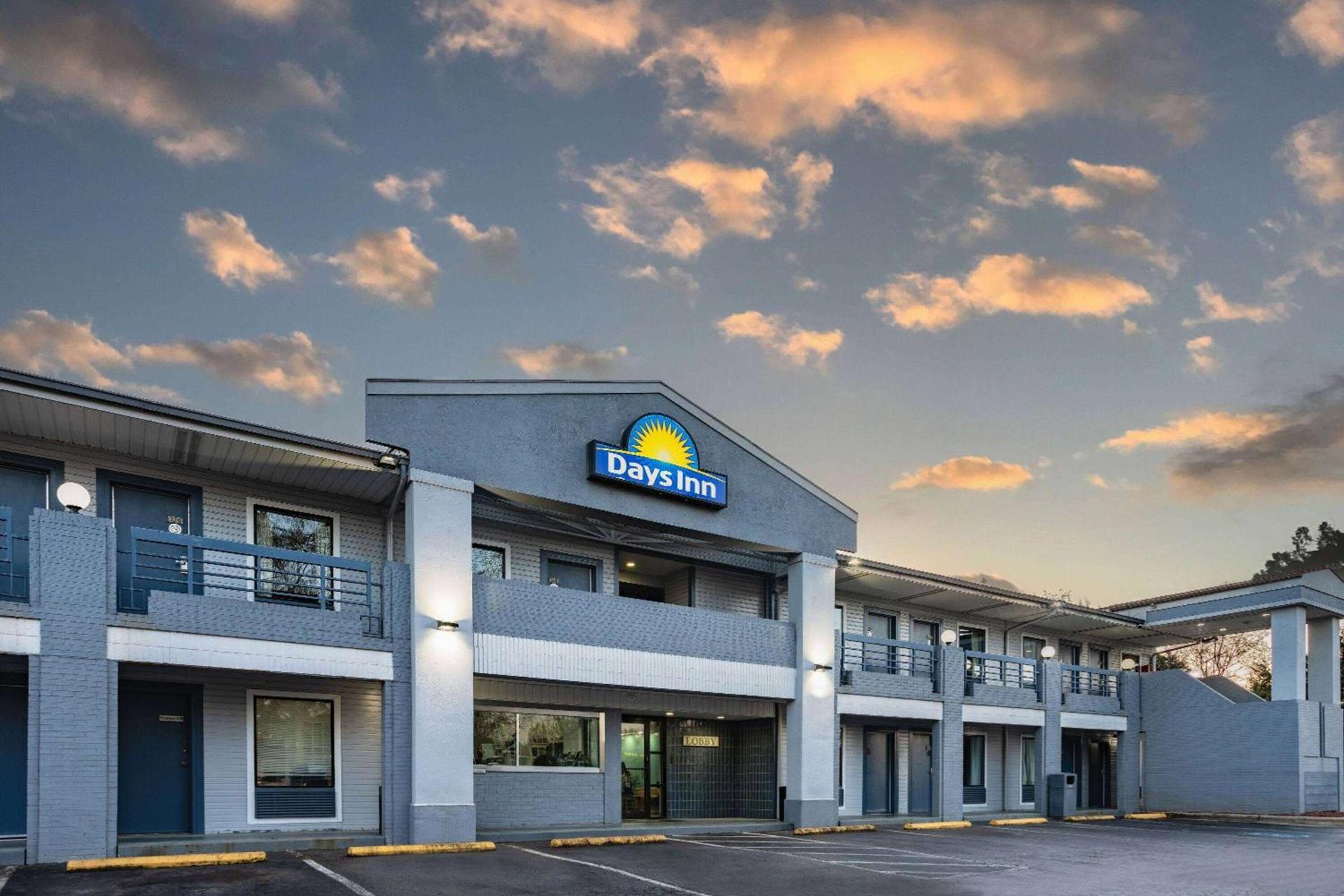 Days Inn by Wyndham Raleigh Glenwood-Crabtree photo 5