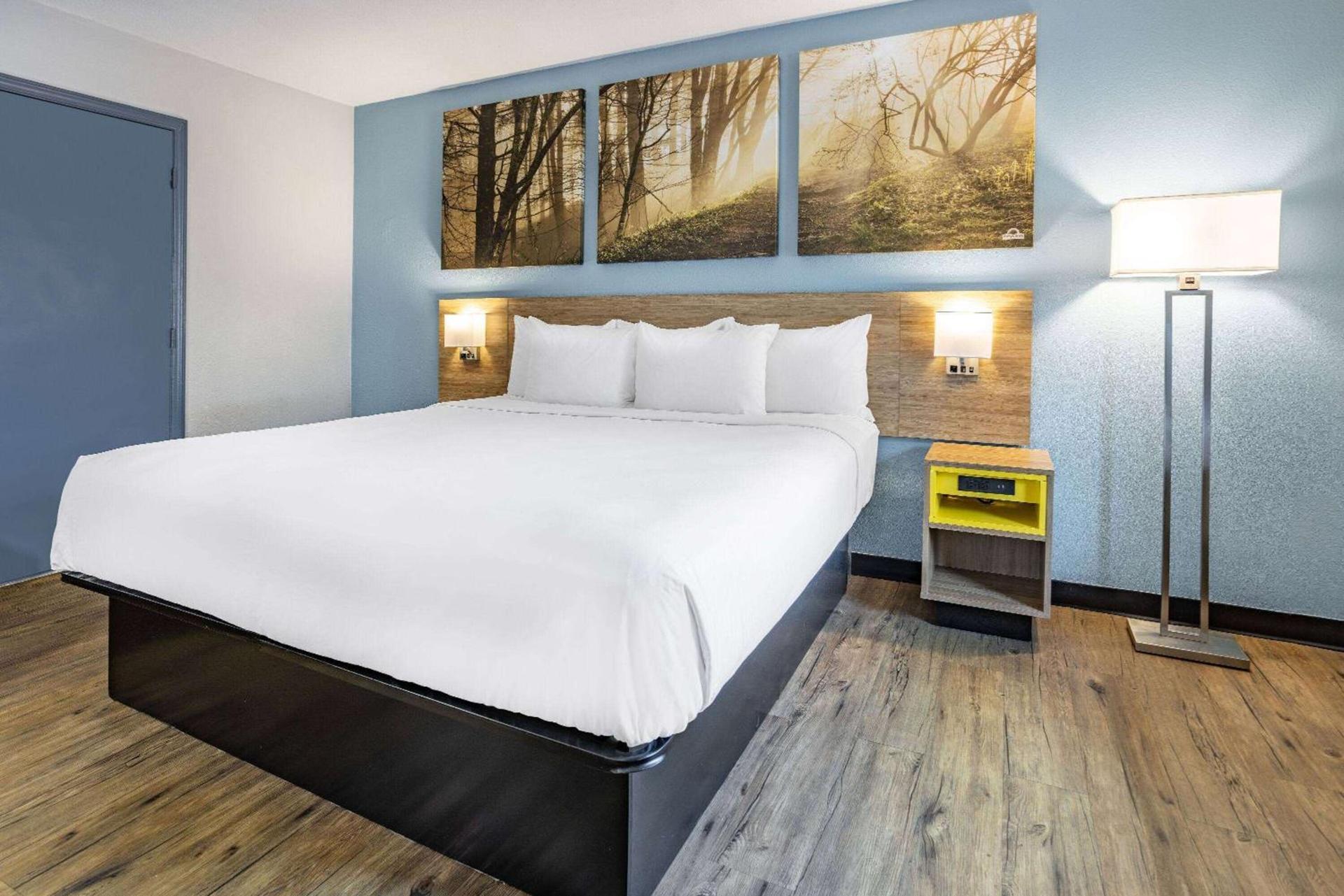 Days Inn by Wyndham Raleigh Glenwood-Crabtree photo 19