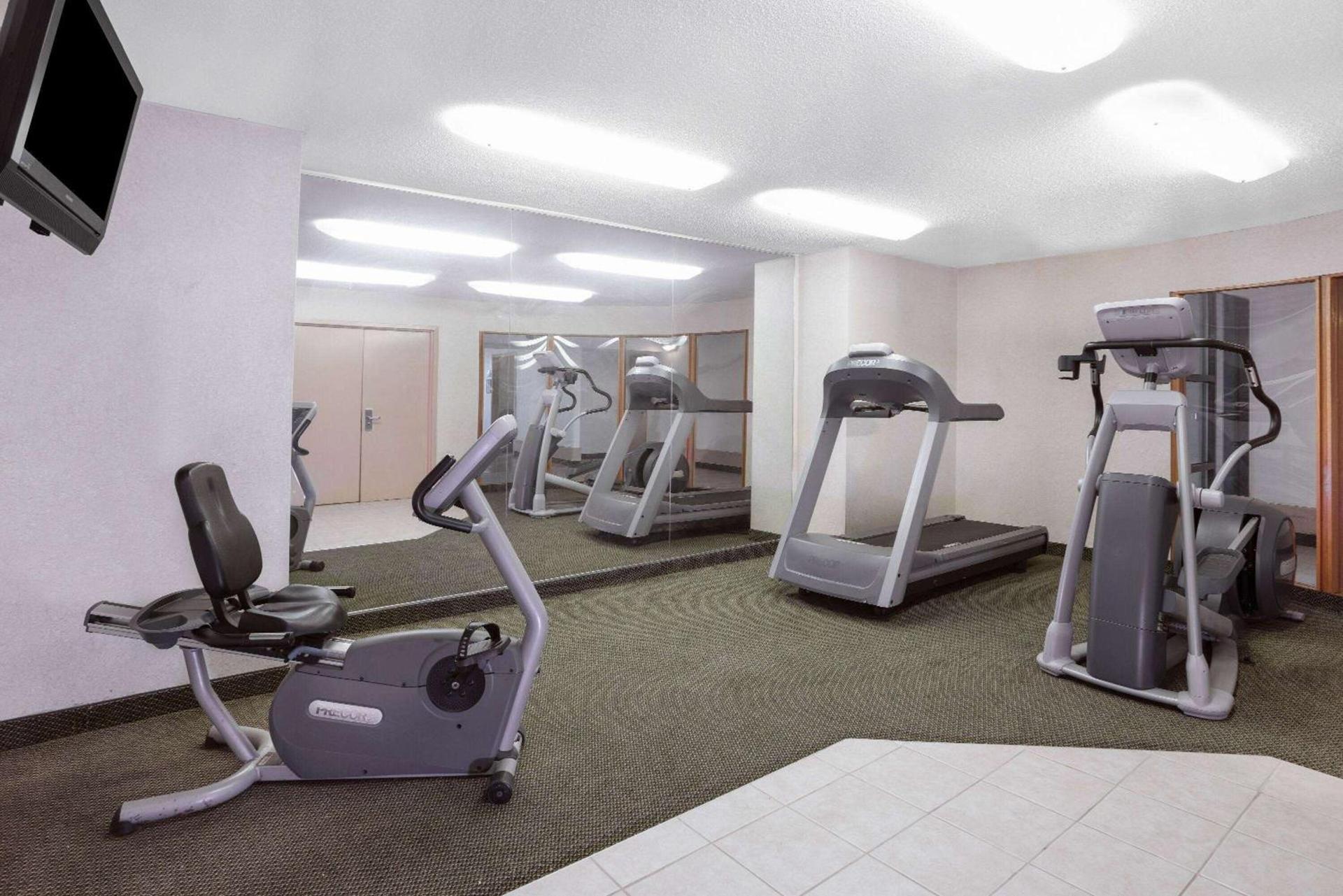 Days Inn by Wyndham Raleigh Glenwood-Crabtree photo 9