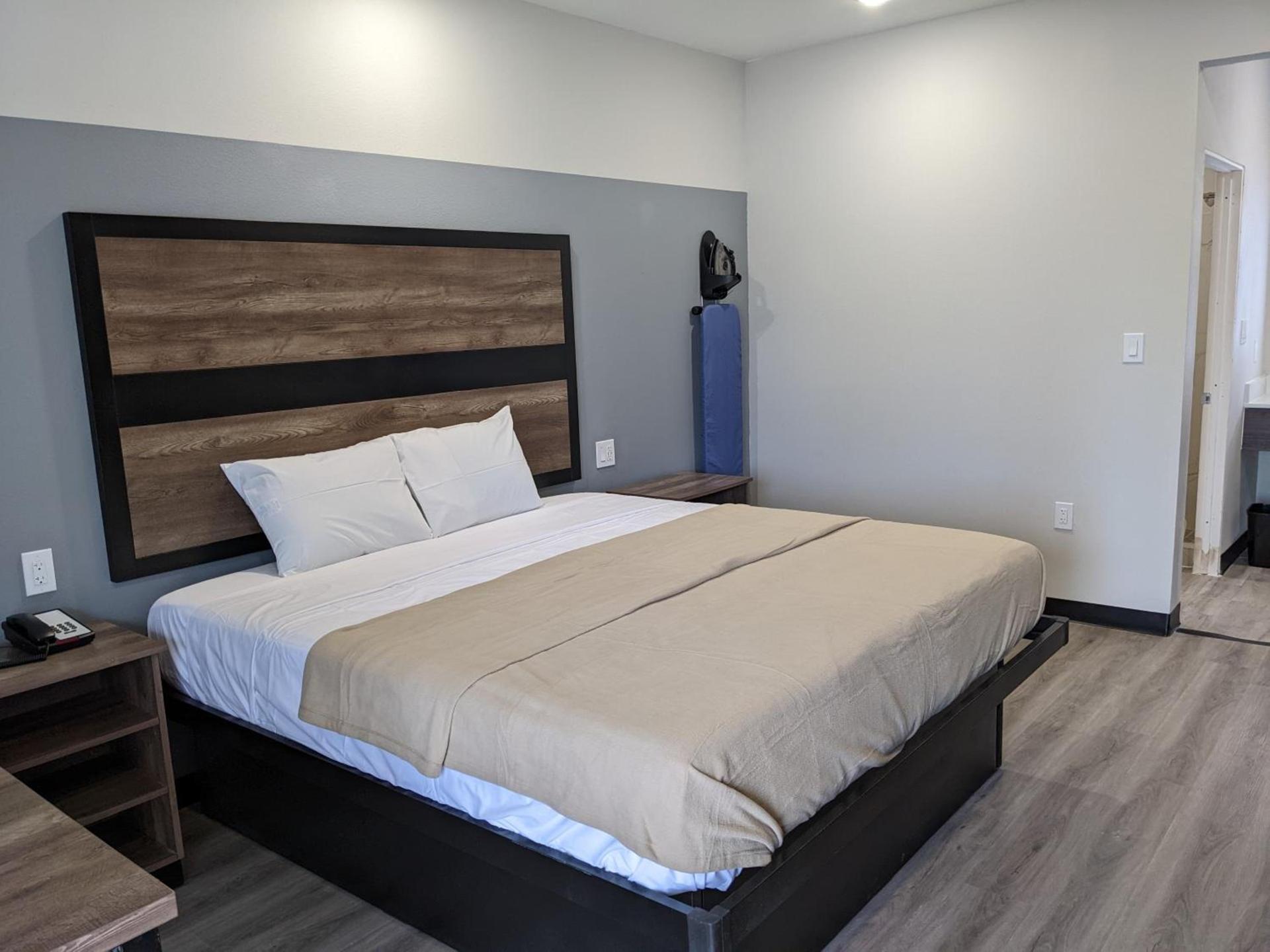 Captain Suites photo 2