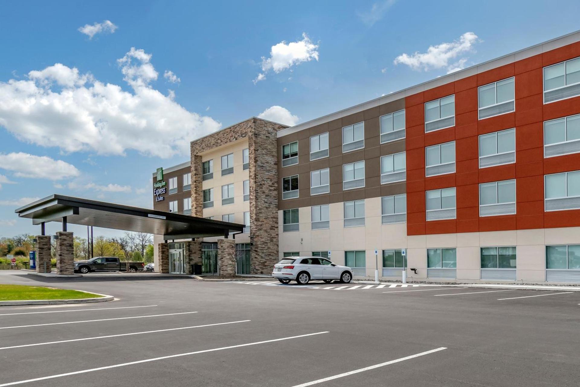 Holiday Inn Express & Suites - Lancaster - Mount Joy by IHG photo 2