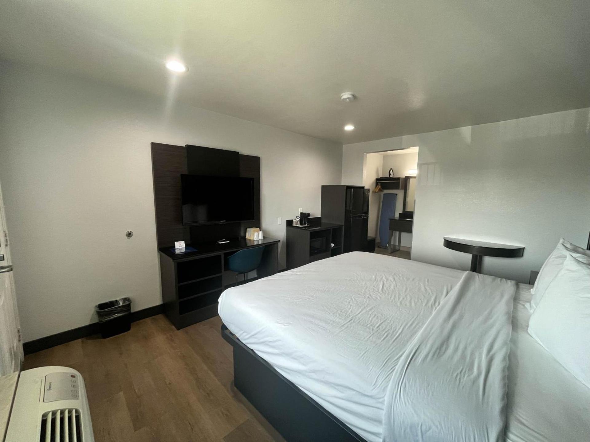 Suites Escondido CA photo 43
