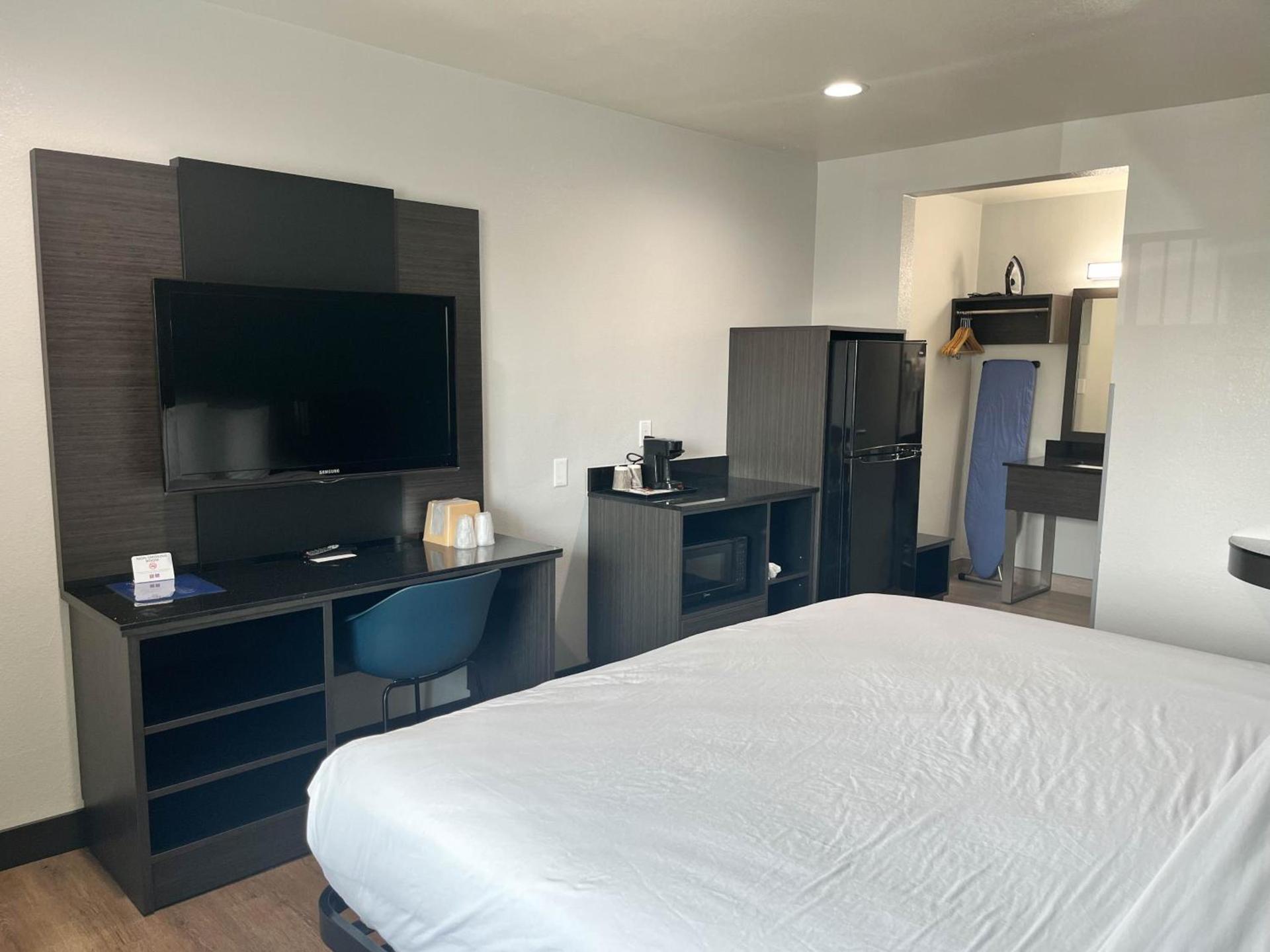 Suites Escondido CA photo 37