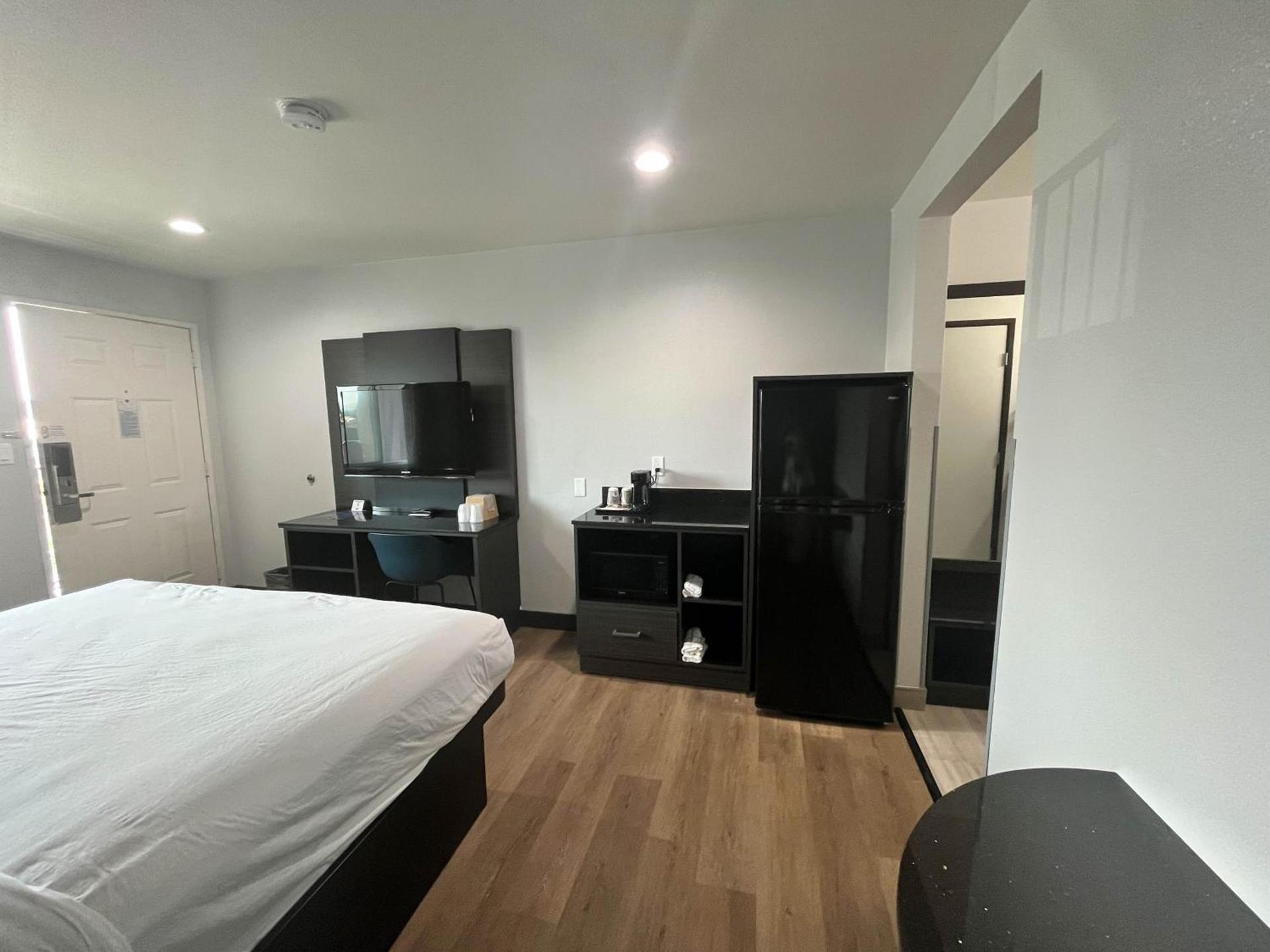 Suites Escondido CA photo 40
