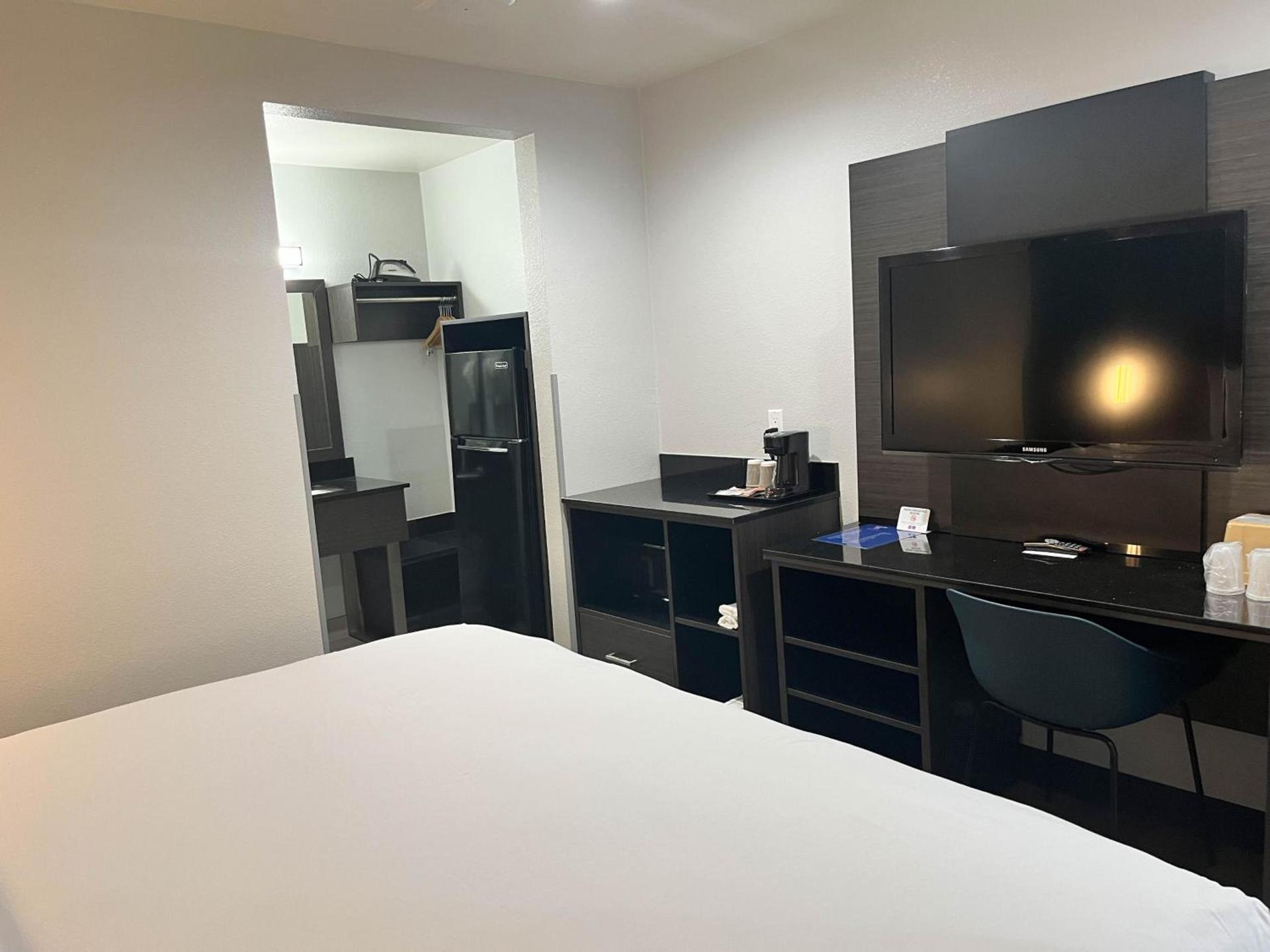 Suites Escondido CA photo 36