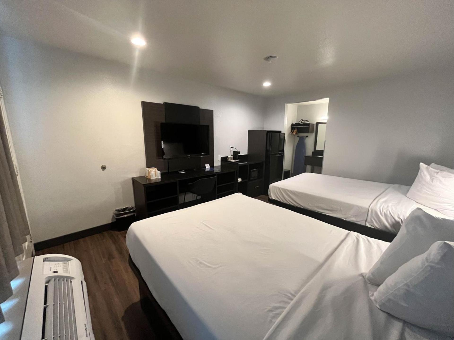 Suites Escondido CA photo 35