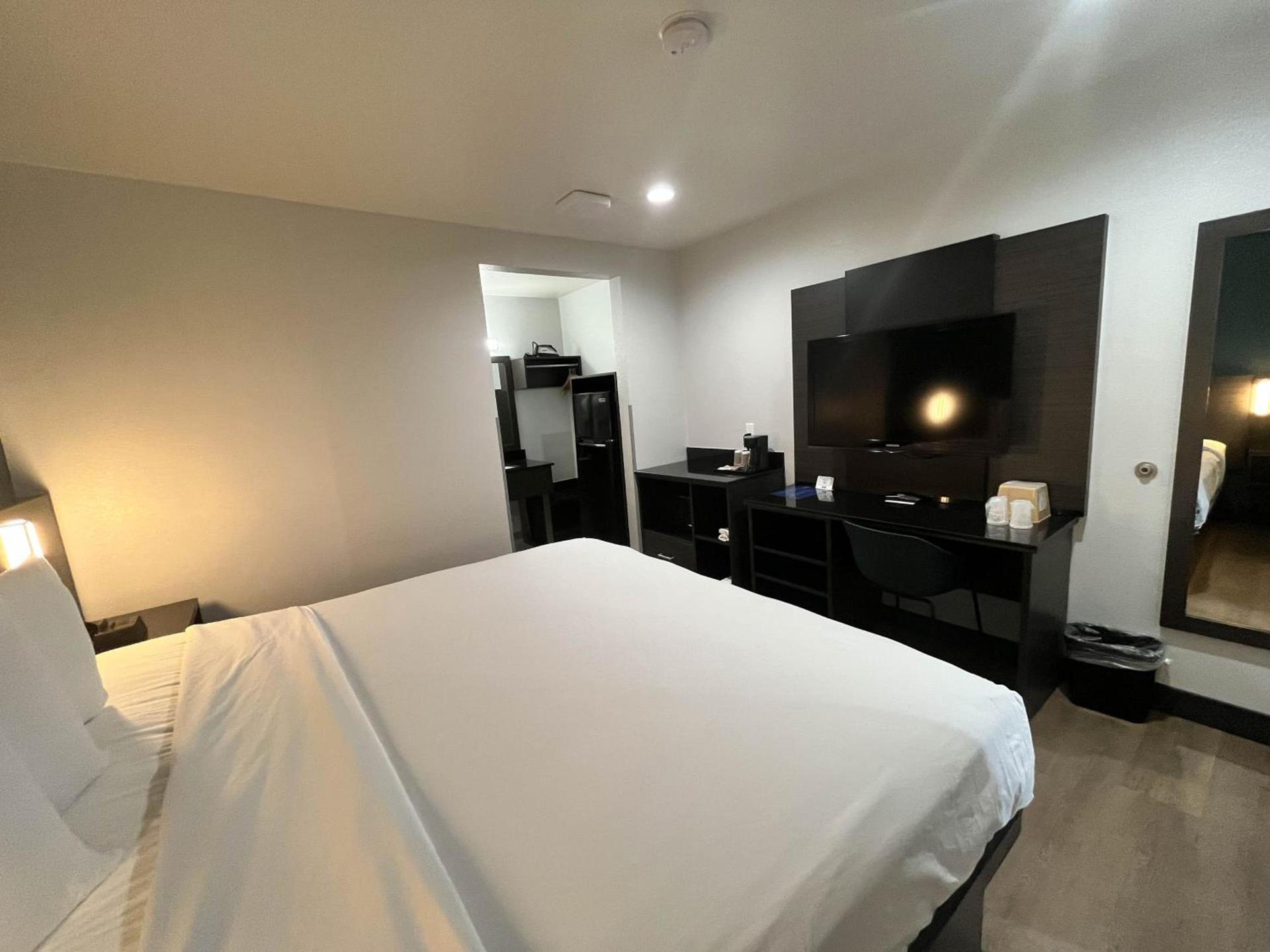 Suites Escondido CA photo 30