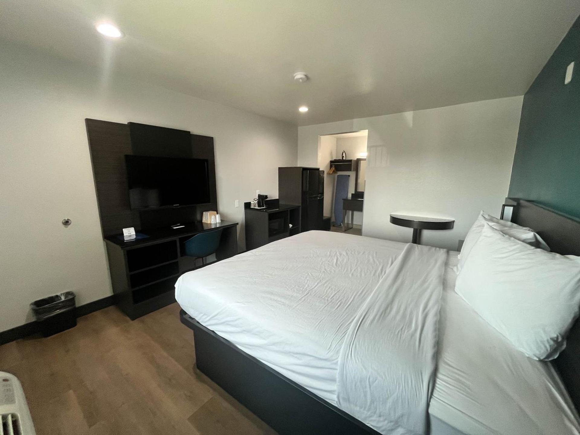 Suites Escondido CA photo 27