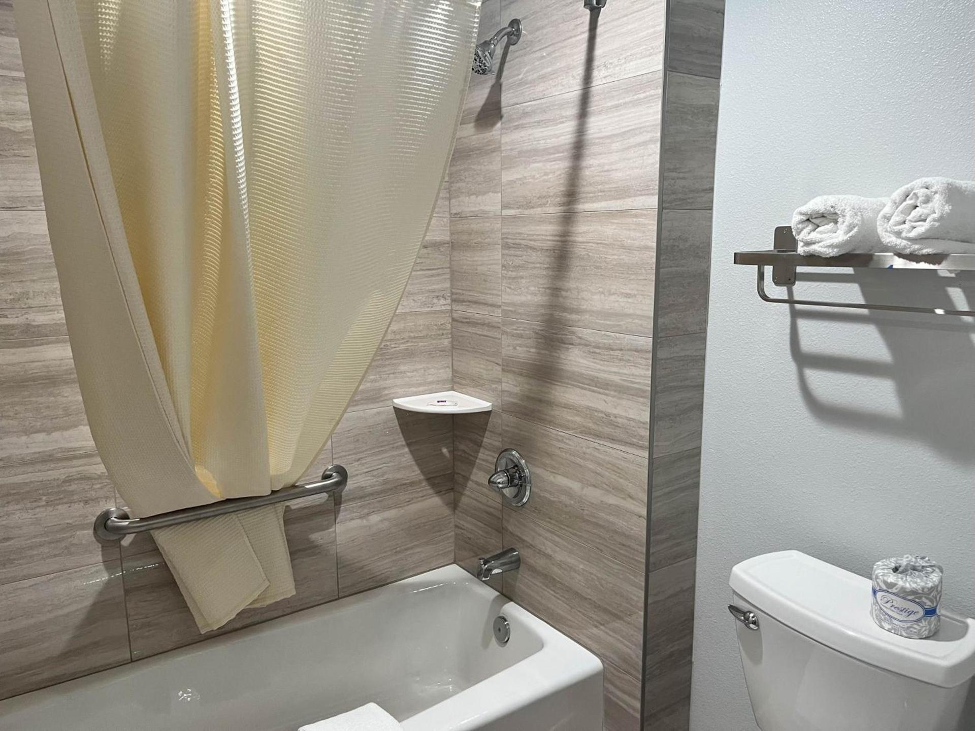Suites Escondido CA photo 45