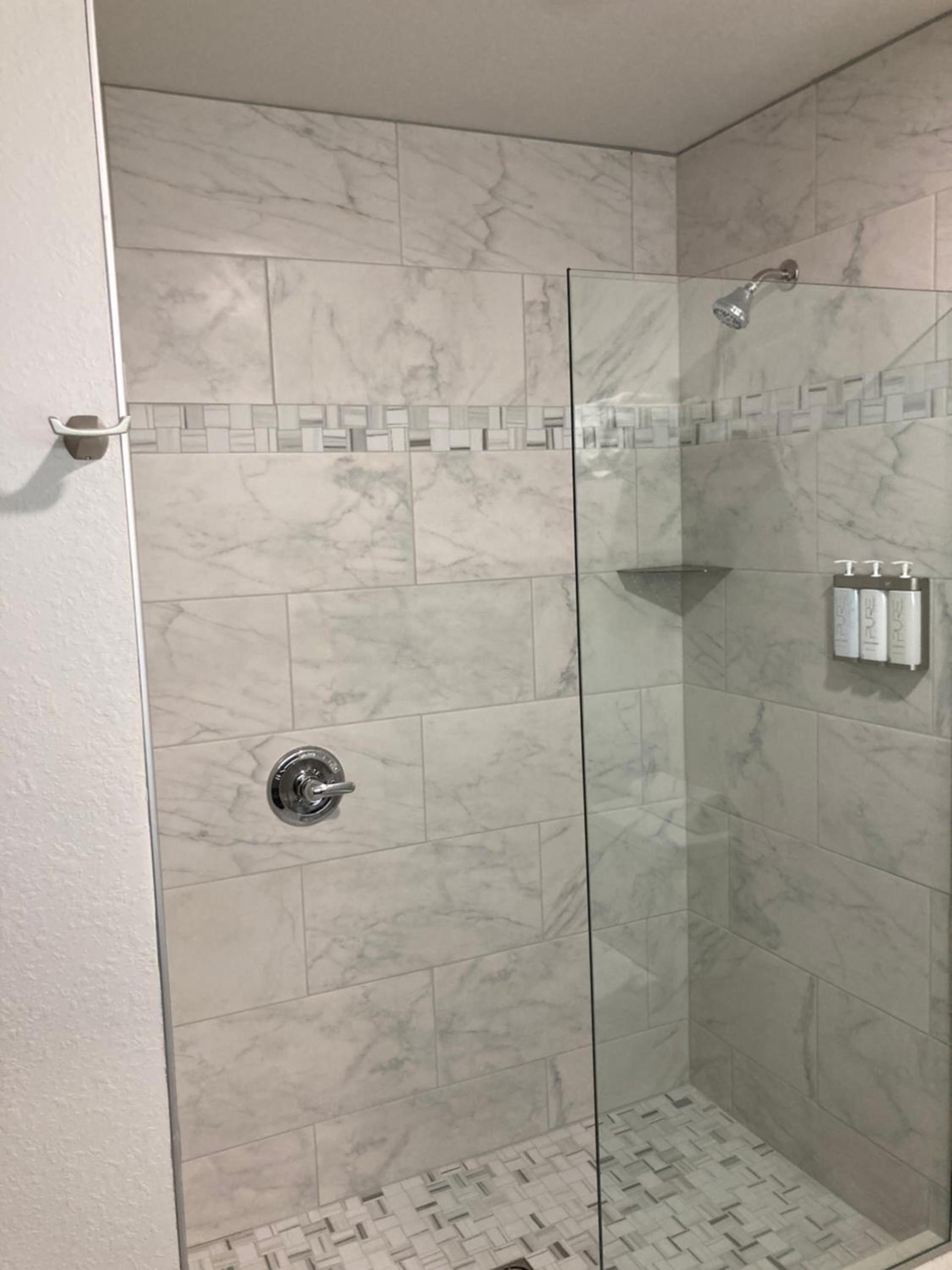 Elker Inn & Suites photo 17
