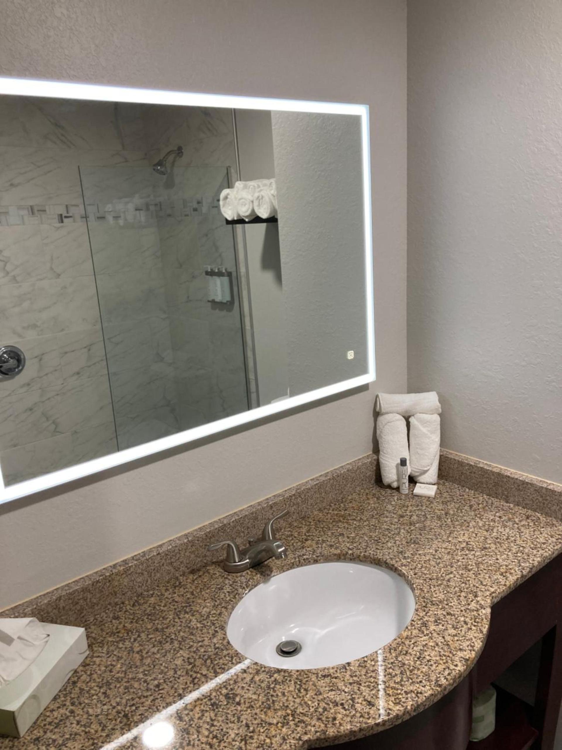 Elker Inn & Suites photo 15