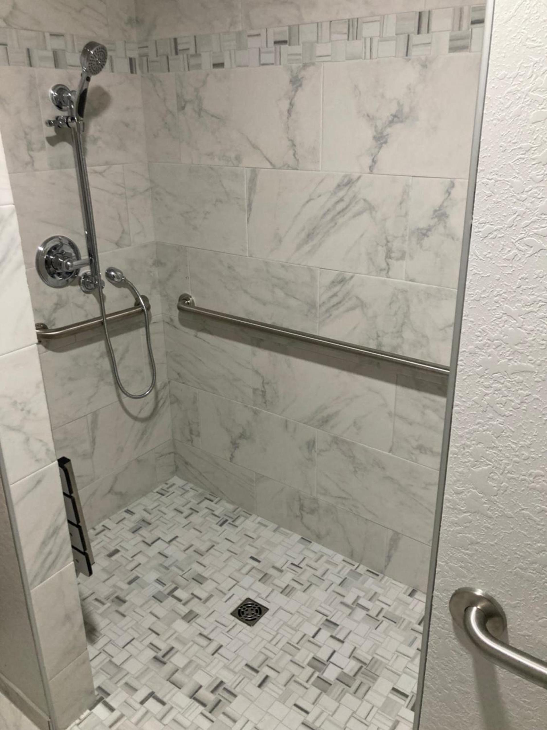 Elker Inn & Suites photo 12