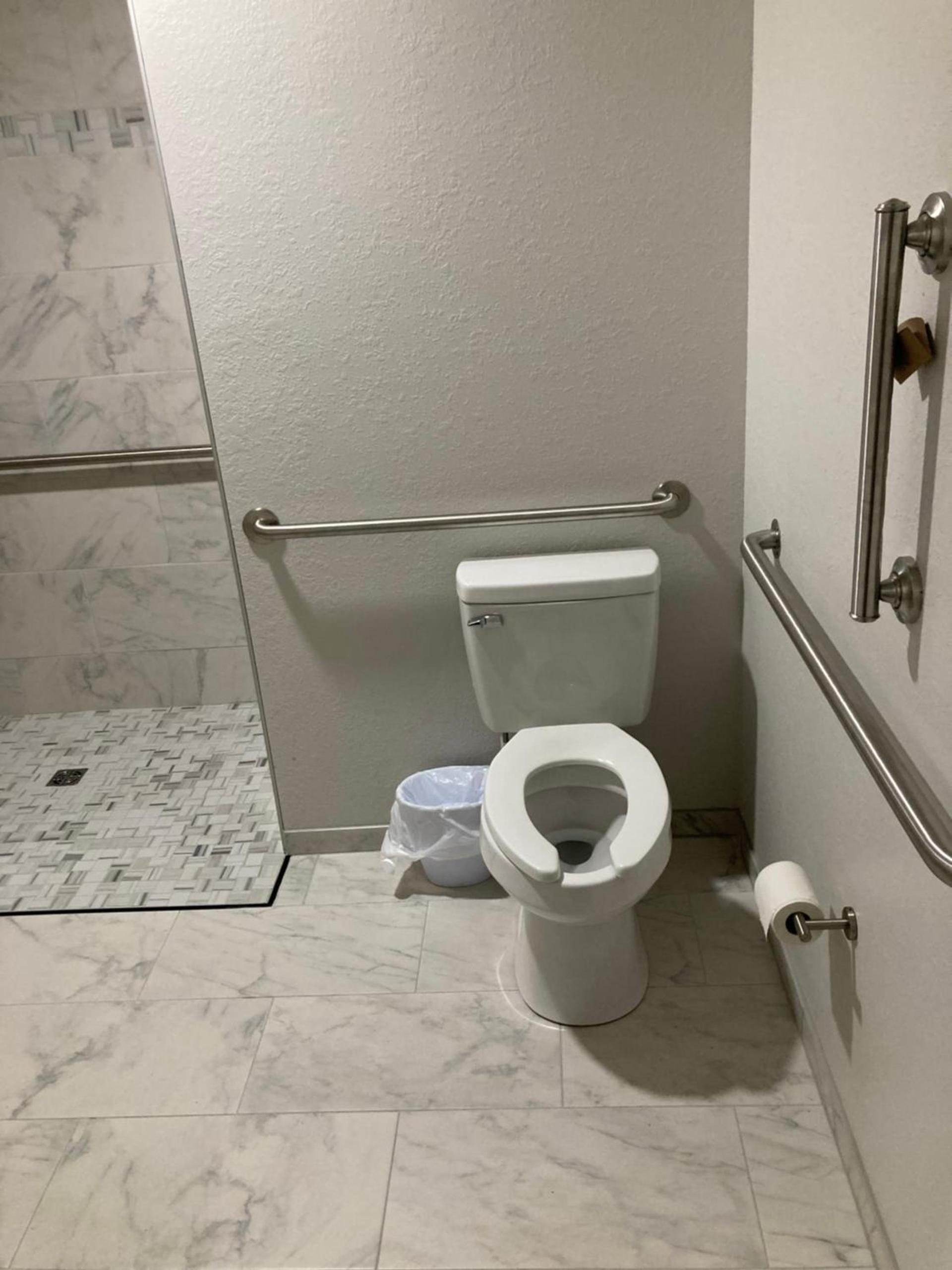 Elker Inn & Suites photo 2