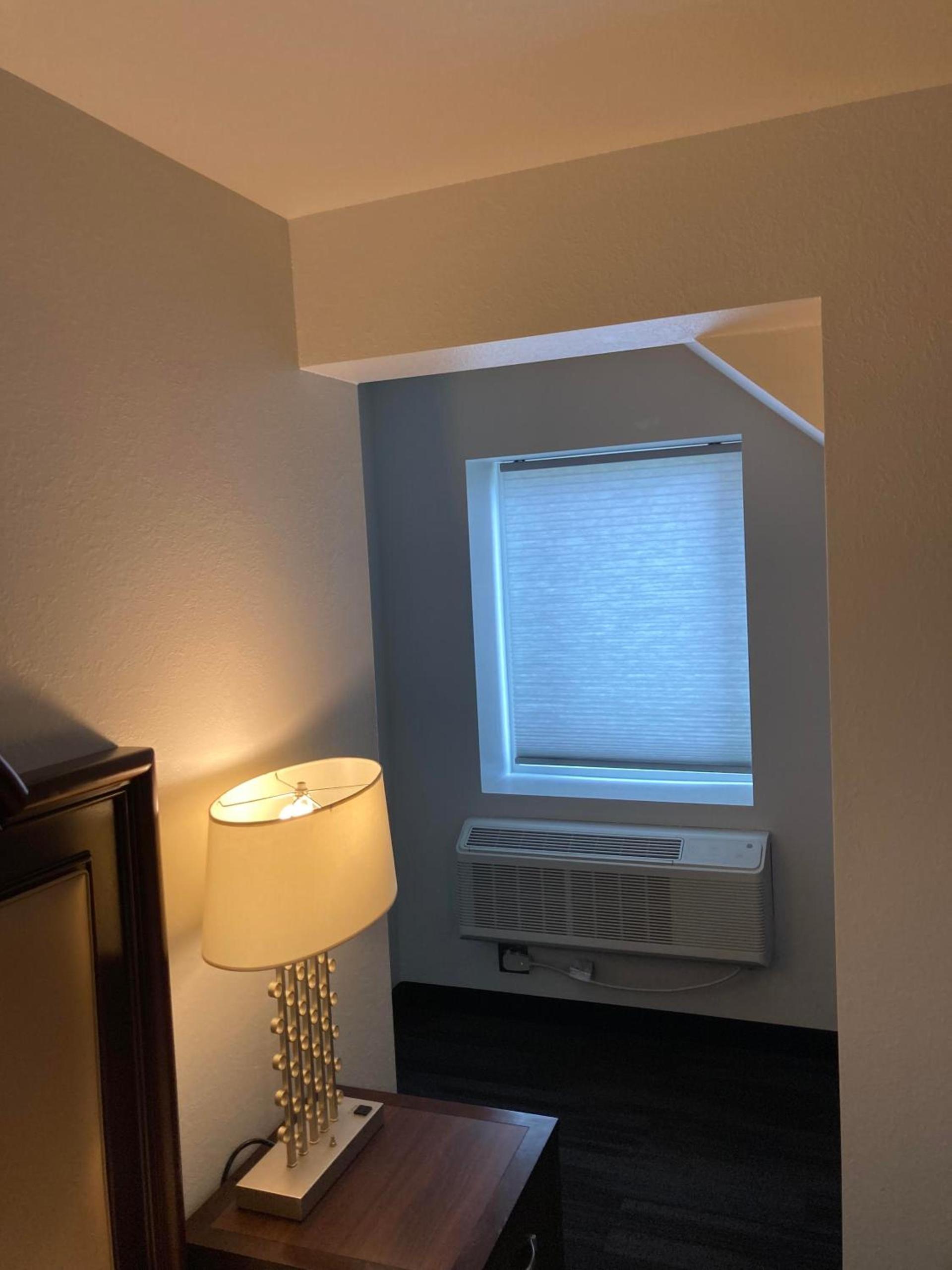 Elker Inn & Suites photo 21