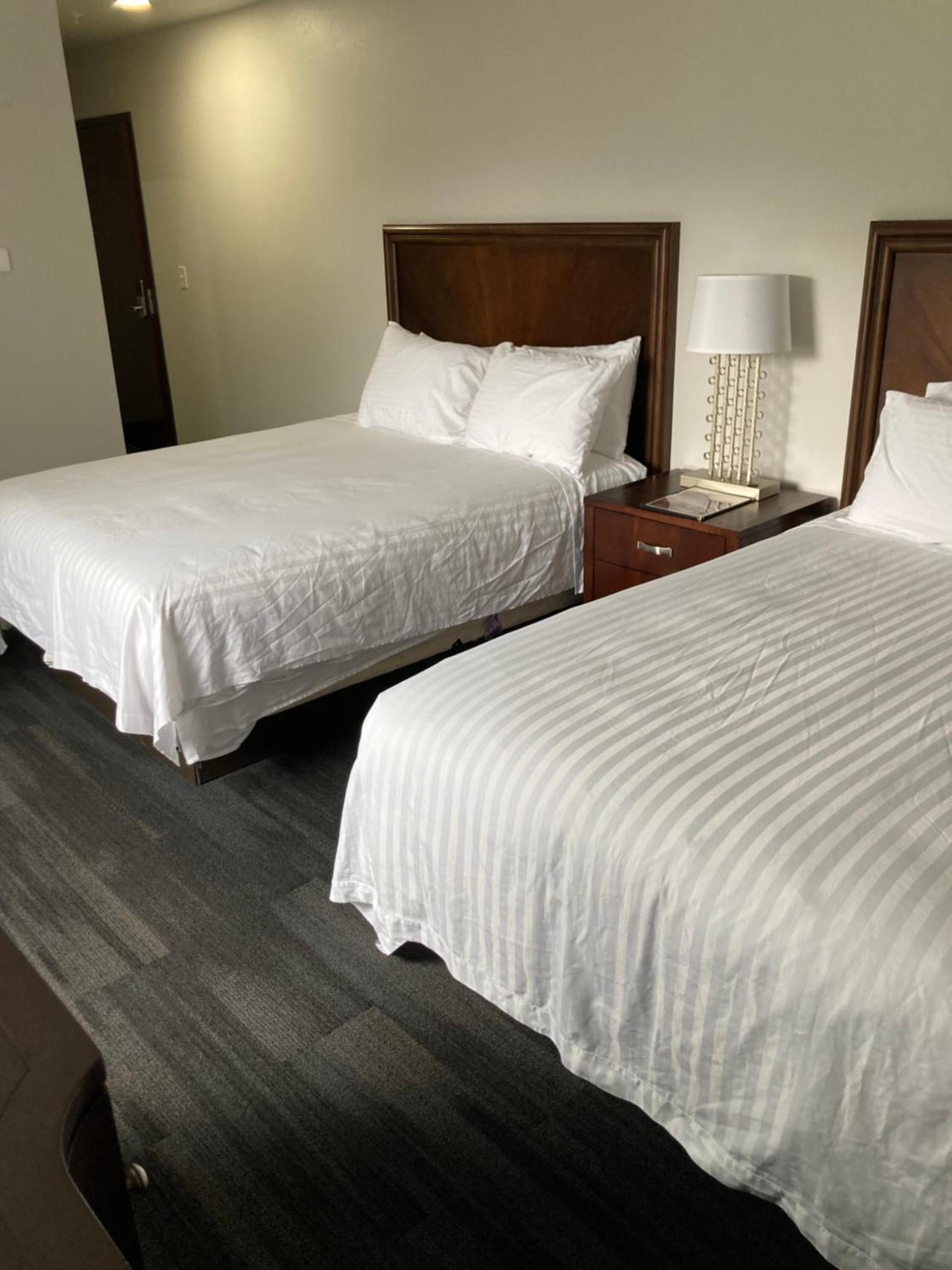 Elker Inn & Suites photo 11