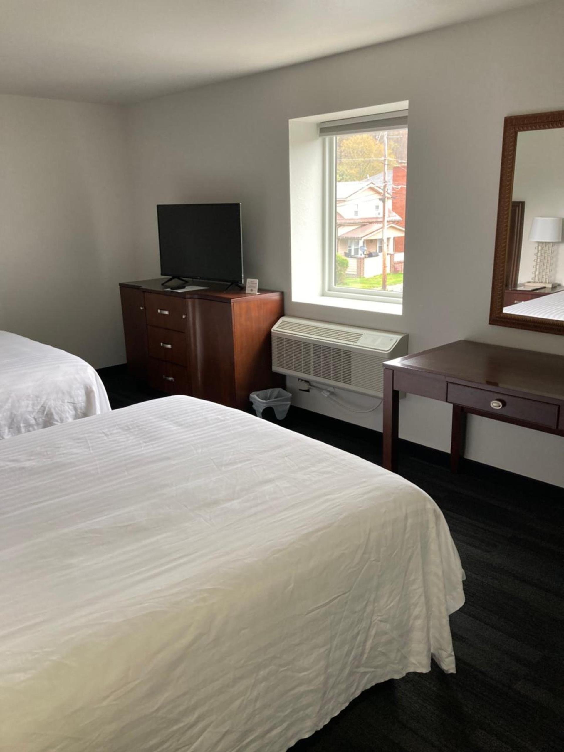 Elker Inn & Suites photo 9